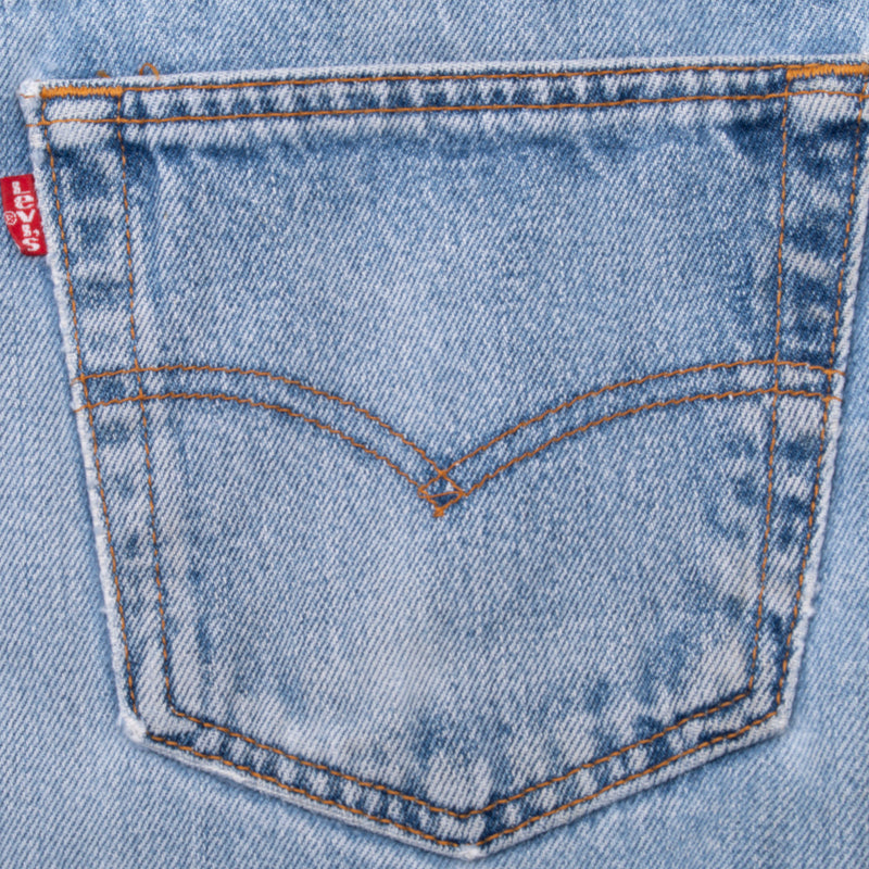 Vintage Levis 501 Indigo Blue Jeans 1980S Size 32X32 Made In Usa With A Medium Light Wash

Size on Tag is 35X36 Actual Size Is 32X32

Back button #653