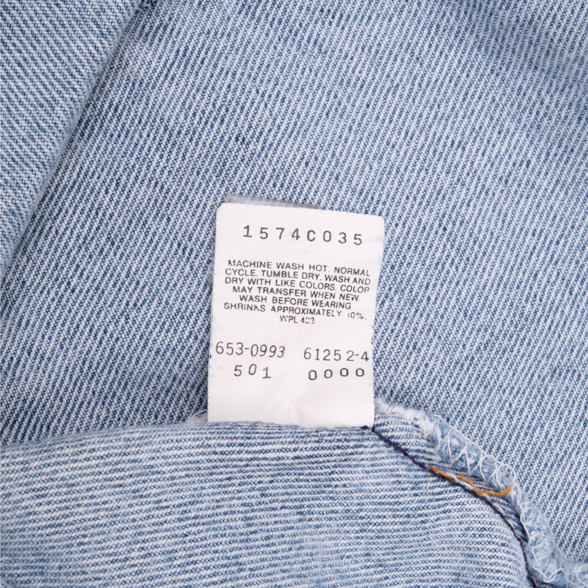 Vintage Levis 501 Indigo Blue Jeans 1980S Size 32X32 Made In Usa With A Medium Light Wash

Size on Tag is 35X36 Actual Size Is 32X32

Back button #653