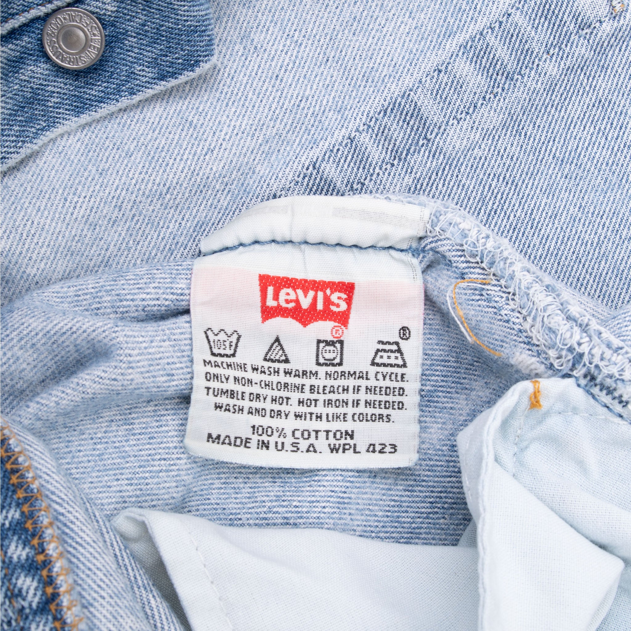 Vintage Levis 501 Indigo Blue Jeans 1990S Size 37X31 Made In Usa With A Medium Wash

Size on Tag is 38X36 Actual Size Is 37X31

Not Original Hem

Back button #552