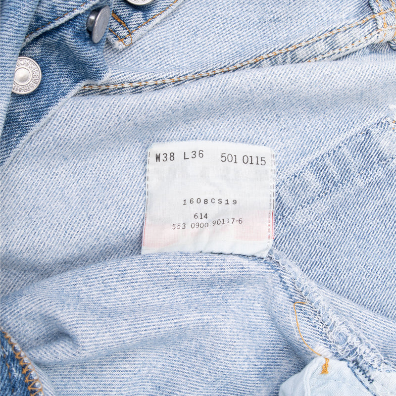 Vintage Levis 501 Indigo Blue Jeans 1990S Size 37X31 Made In Usa With A Medium Wash

Size on Tag is 38X36 Actual Size Is 37X31

Not Original Hem

Back button #552