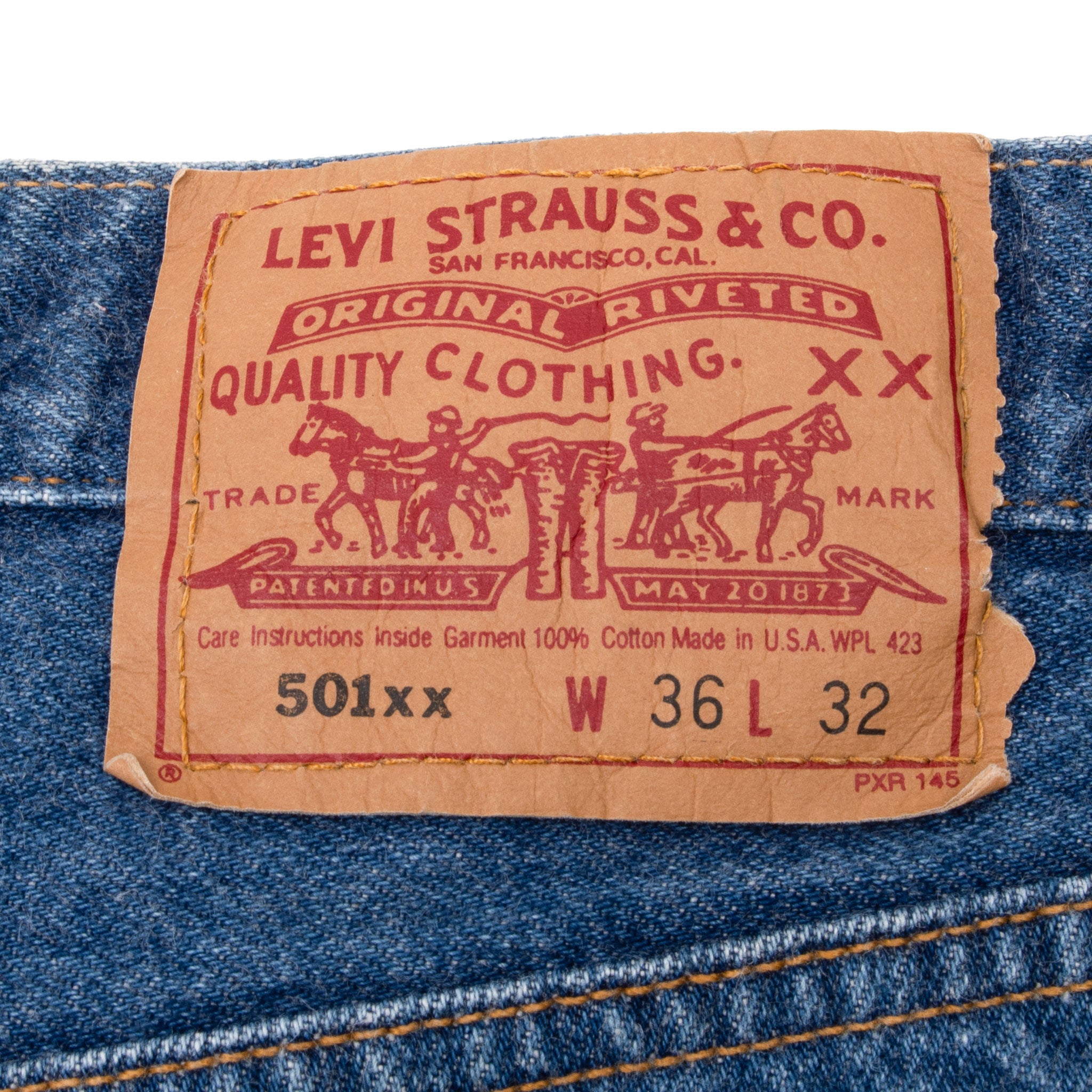 Vintage Levis 501 Indigo Blue Jeans 1980S Size 34X29 Made In Usa With A Medium Wash

Size on Tag is 36X32 Actual Size Is 34X29

Back button #552