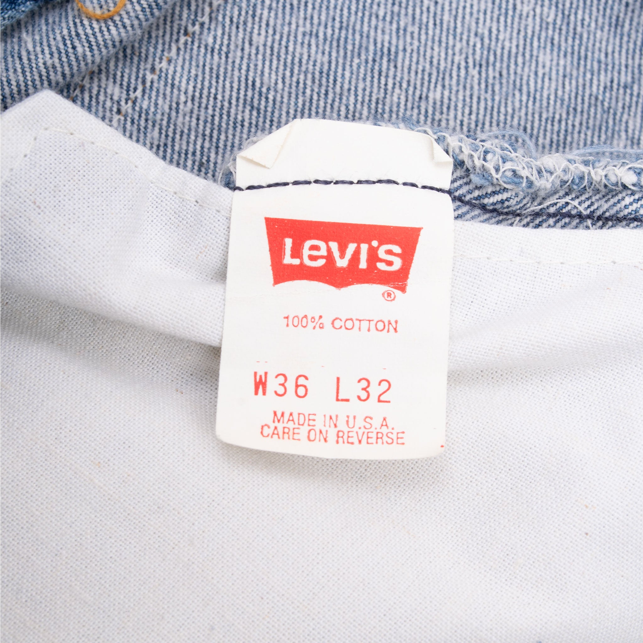Vintage Levis 501 Indigo Blue Jeans 1980S Size 34X29 Made In Usa With A Medium Wash

Size on Tag is 36X32 Actual Size Is 34X29

Back button #552