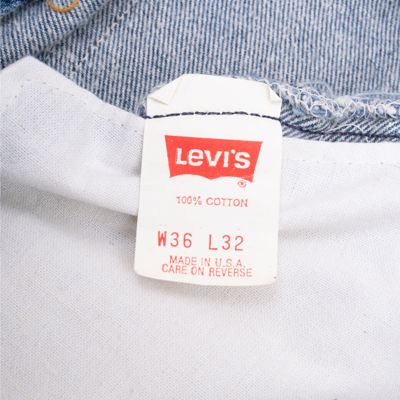 Vintage Levis 501 Indigo Blue Jeans 1980S Size 34X29 Made In Usa With A Medium Wash

Size on Tag is 36X32 Actual Size Is 34X29

Back button #552