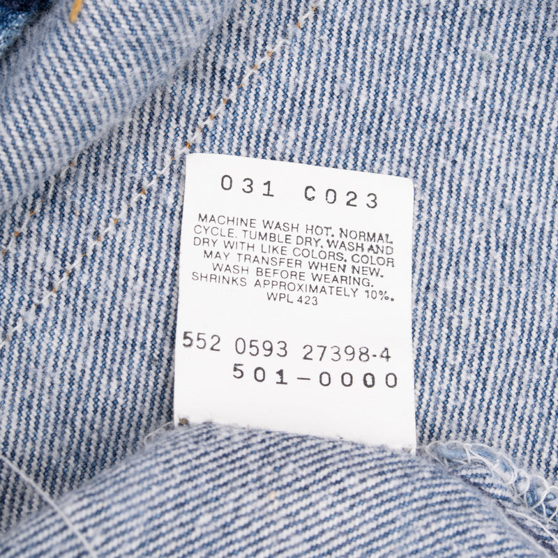 Vintage Levis 501 Indigo Blue Jeans 1980S Size 34X29 Made In Usa With A Medium Wash

Size on Tag is 36X32 Actual Size Is 34X29

Back button #552