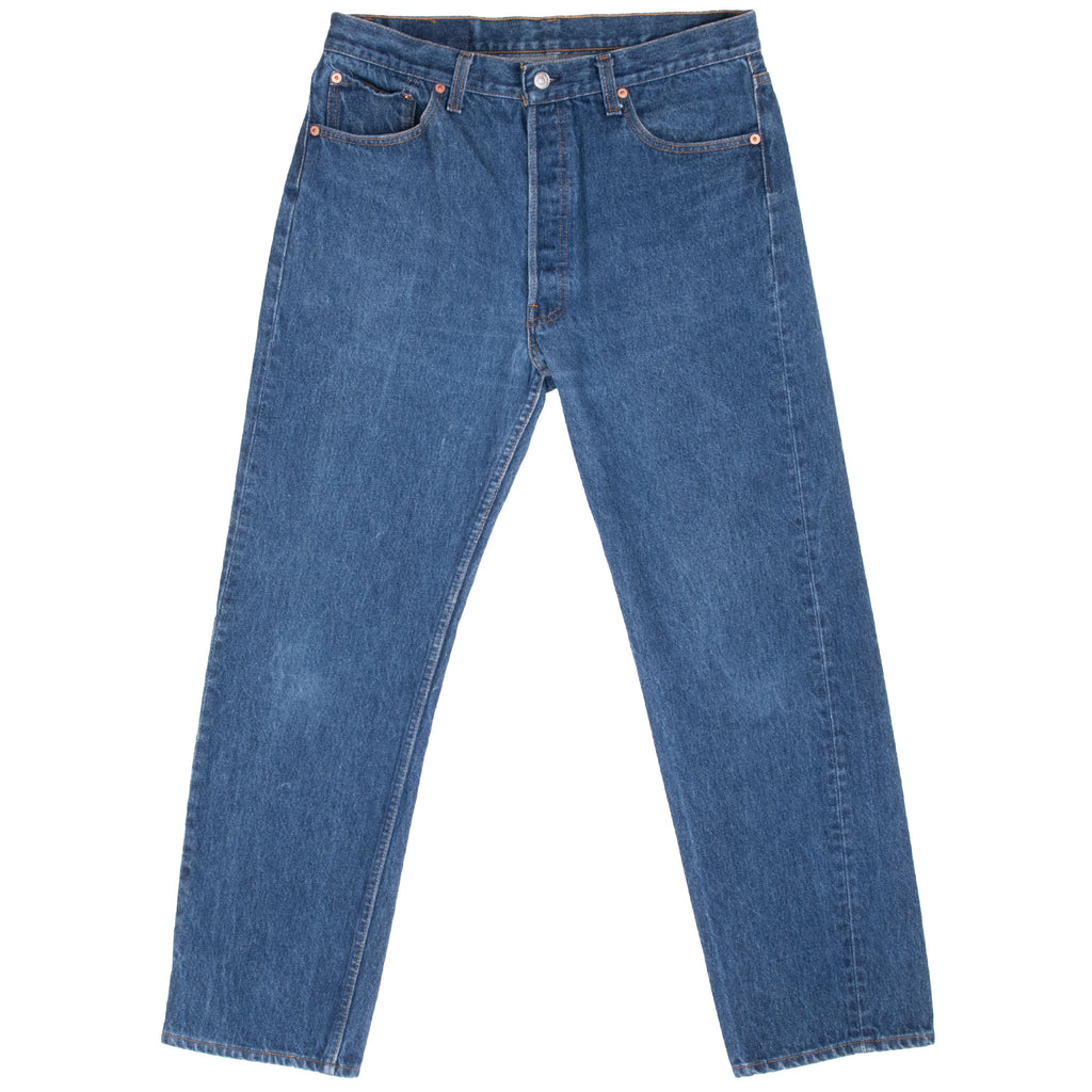 Vintage Levis 501 Indigo Blue Jeans 1980S Size 34X29 Made In Usa With A Medium Wash

Size on Tag is 36X32 Actual Size Is 33X29

Back button #552