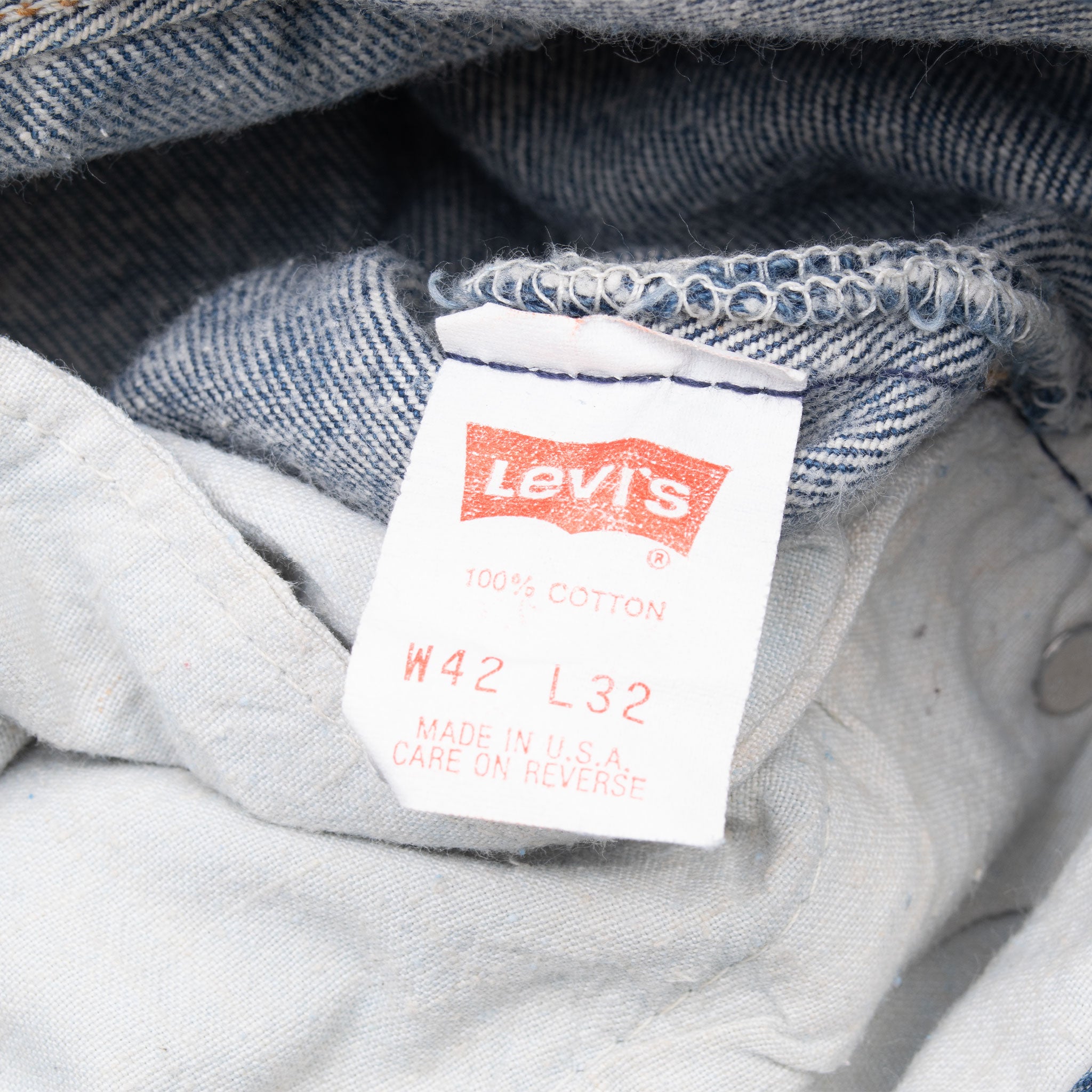 Vintage Levis 501 Indigo Blue Jeans 1980S Size 41X30 Made In Usa With A Medium Wash

Size On Tag 42X32 Actual Size 41X30

Not Original Hem

Back Button #501