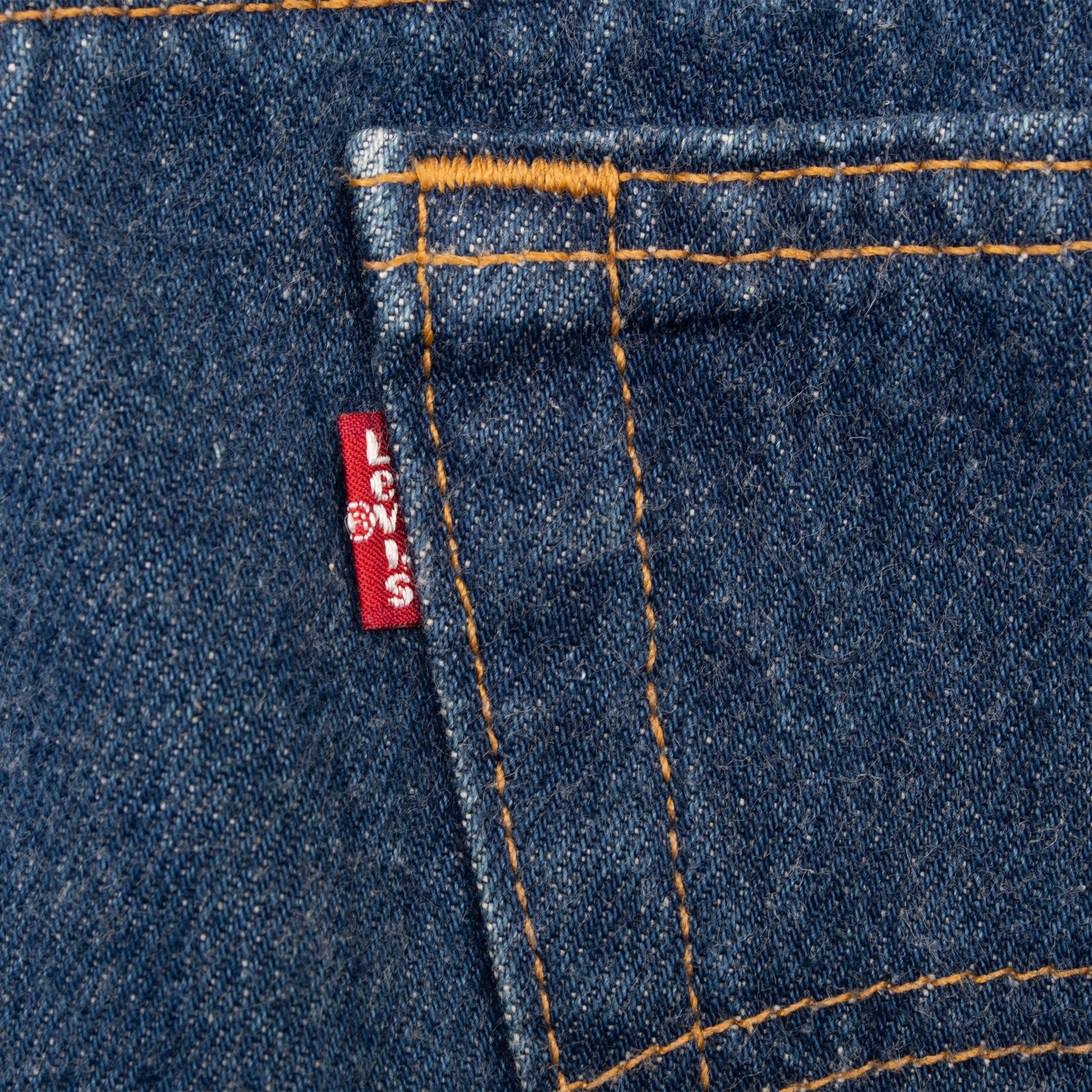 Vintage Levis 501 Indigo Blue Jeans 1980S Size 41X30 Made In Usa With A Medium Wash

Size On Tag 42X32 Actual Size 41X30

Not Original Hem

Back Button #501