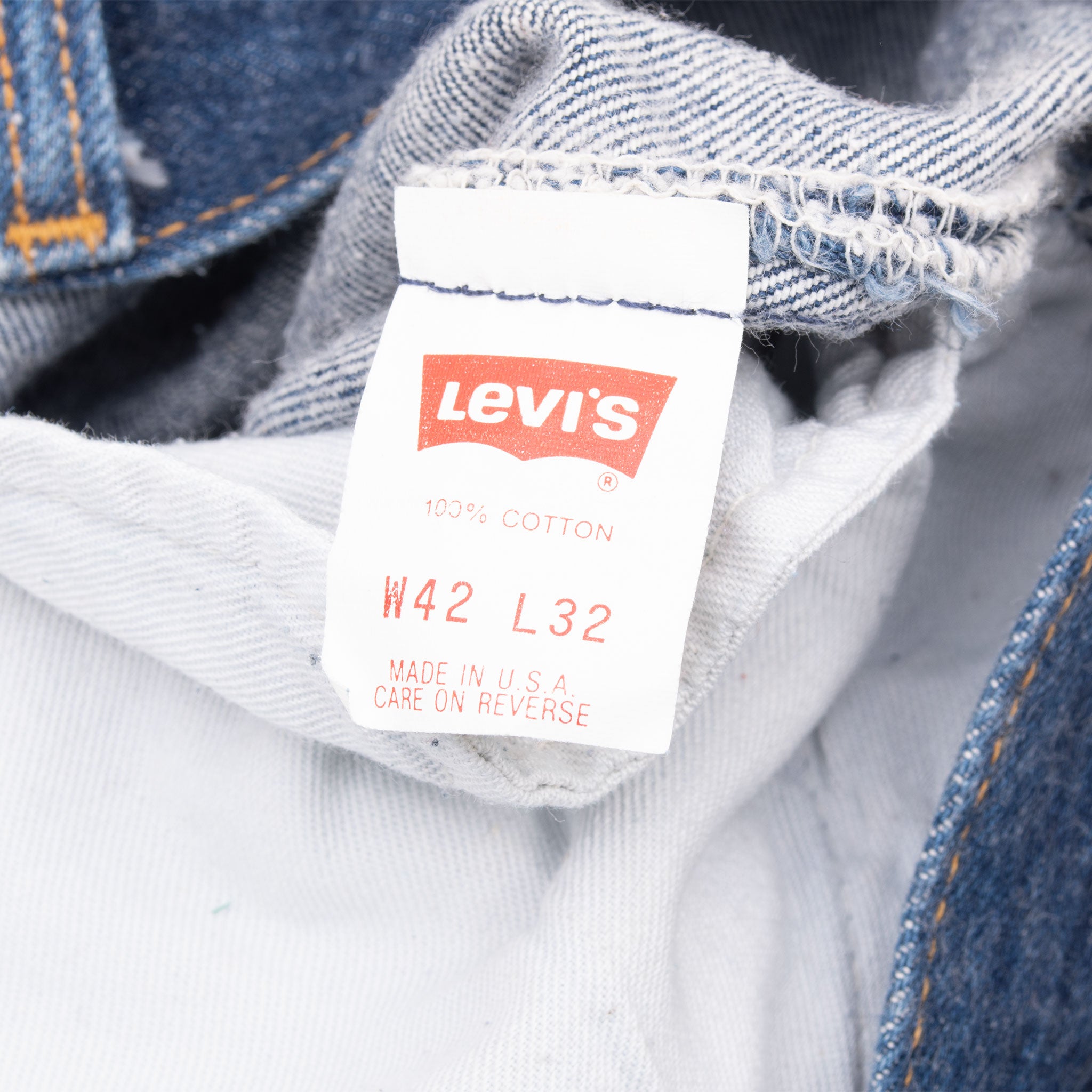 Vintage Levis 501 Indigo Blue Jeans 1980S Size 40X32 Made In Usa

Size on Tag 42X32 Actual Size 40X32

Back Button #520


