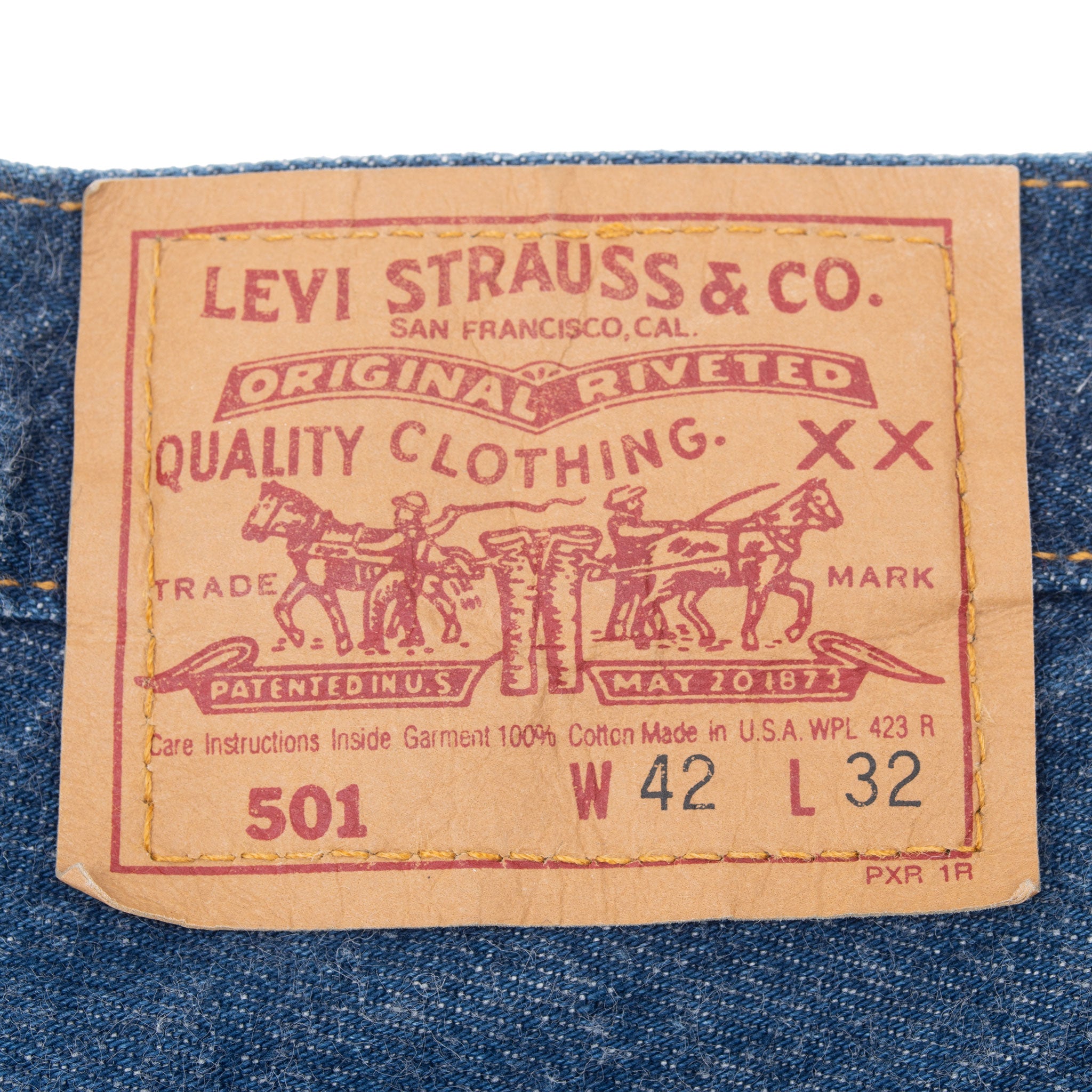 Vintage Levis 501 Indigo Blue Jeans 1980S Size 40X32 Made In Usa

Size on Tag 42X32 Actual Size 40X32

Back Button #520


