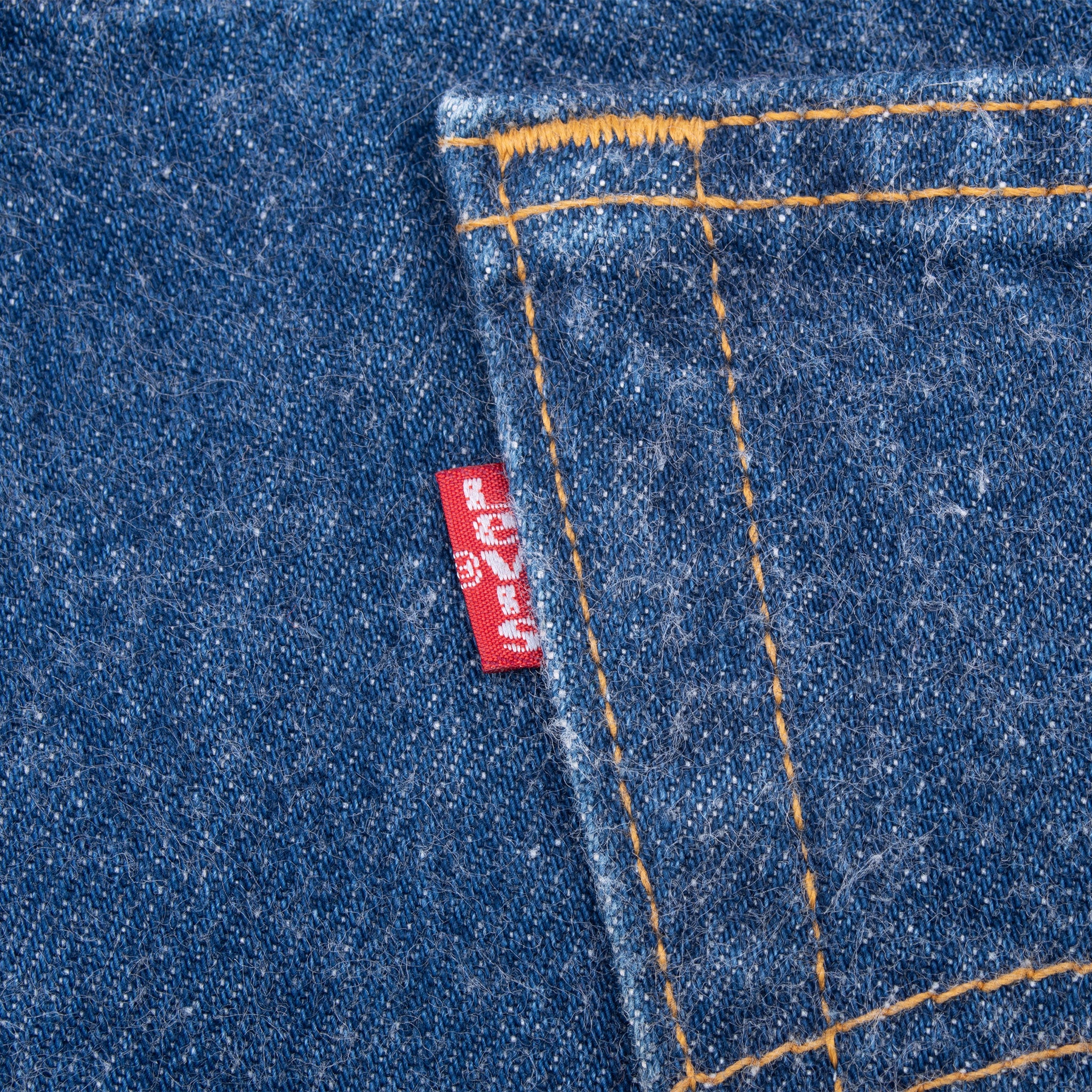 Vintage Levis 501 Indigo Blue Jeans 1980S Size 40X32 Made In Usa

Size on Tag 42X32 Actual Size 40X32

Back Button #520


