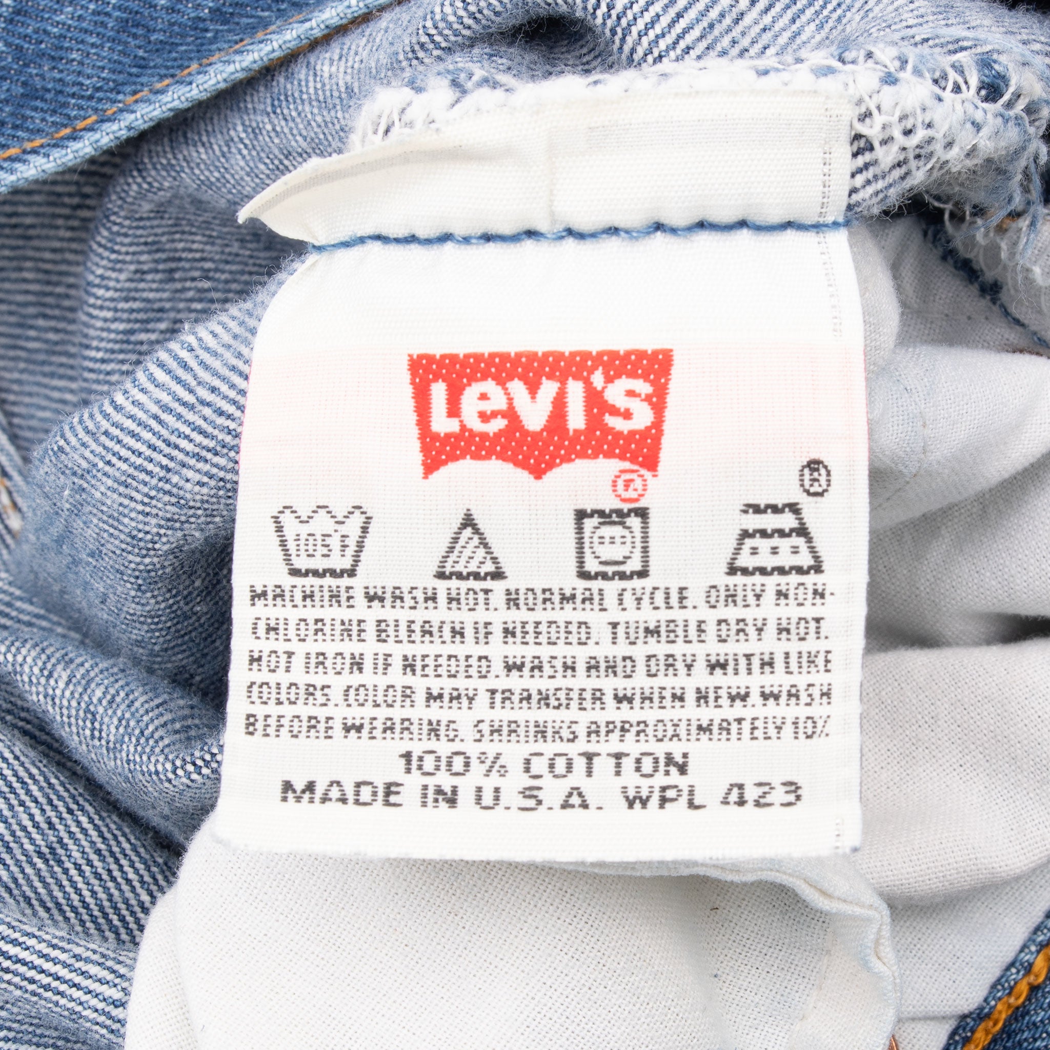 Vintage Levis 501 Indigo Jeans 1980S Size 34X33 Made In Usa With A Medium Wash With Light Whiskers

Size on Tag is 35X36 Actual Size Is 34X33

Back button #524M