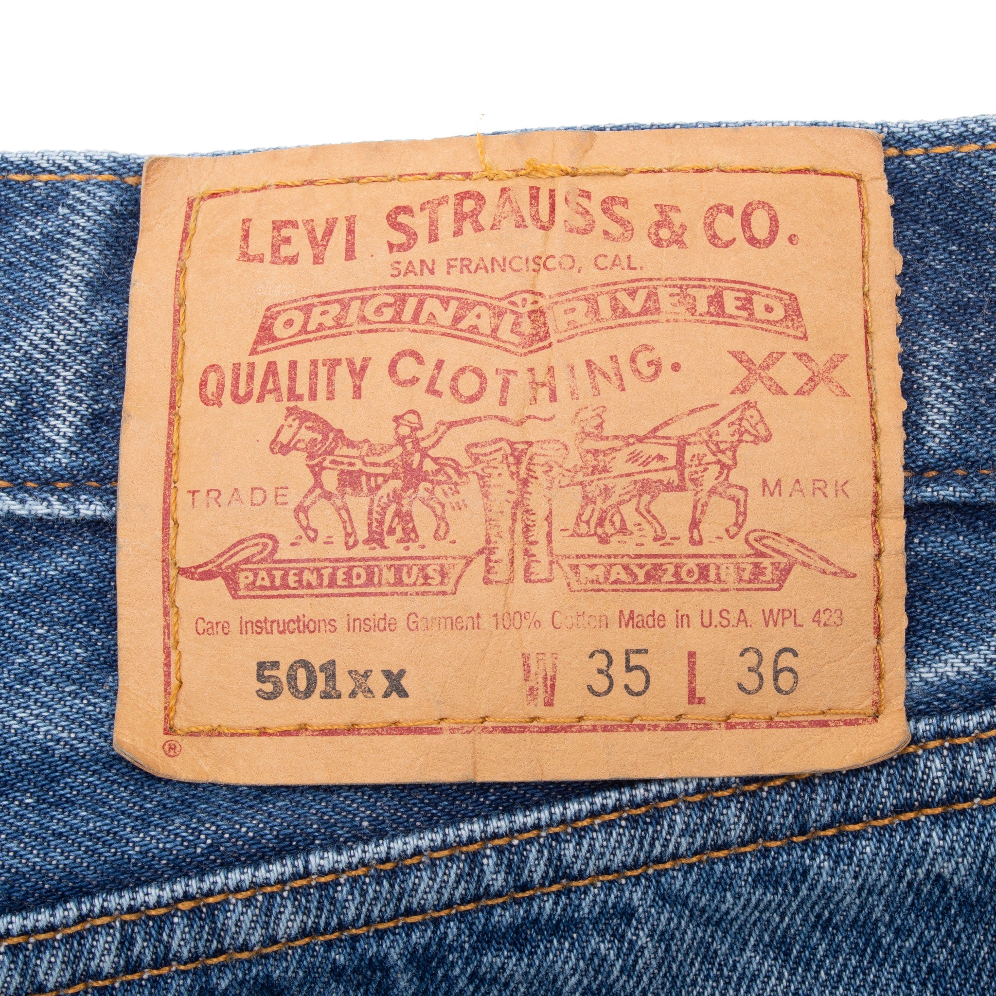 Vintage Levis 501 Indigo Jeans 1980S Size 34X33 Made In Usa With A Medium Wash With Light Whiskers

Size on Tag is 35X36 Actual Size Is 34X33

Back button #524M