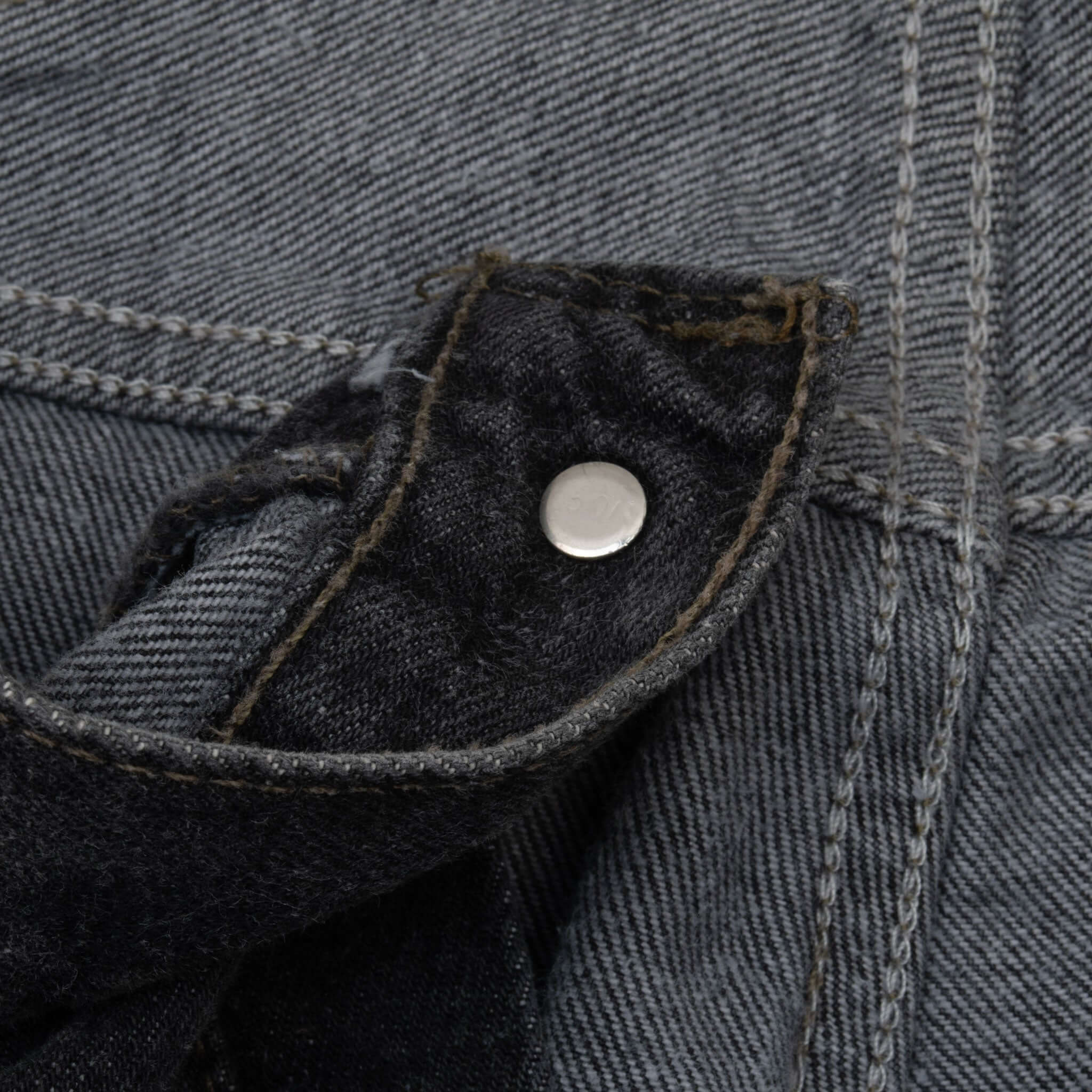 Beautiful Vintage Black Levis 501 Jeans Size 35X34 Made in USA

Size on Tag 36X34 Actual Size 35X34

Back Button #501