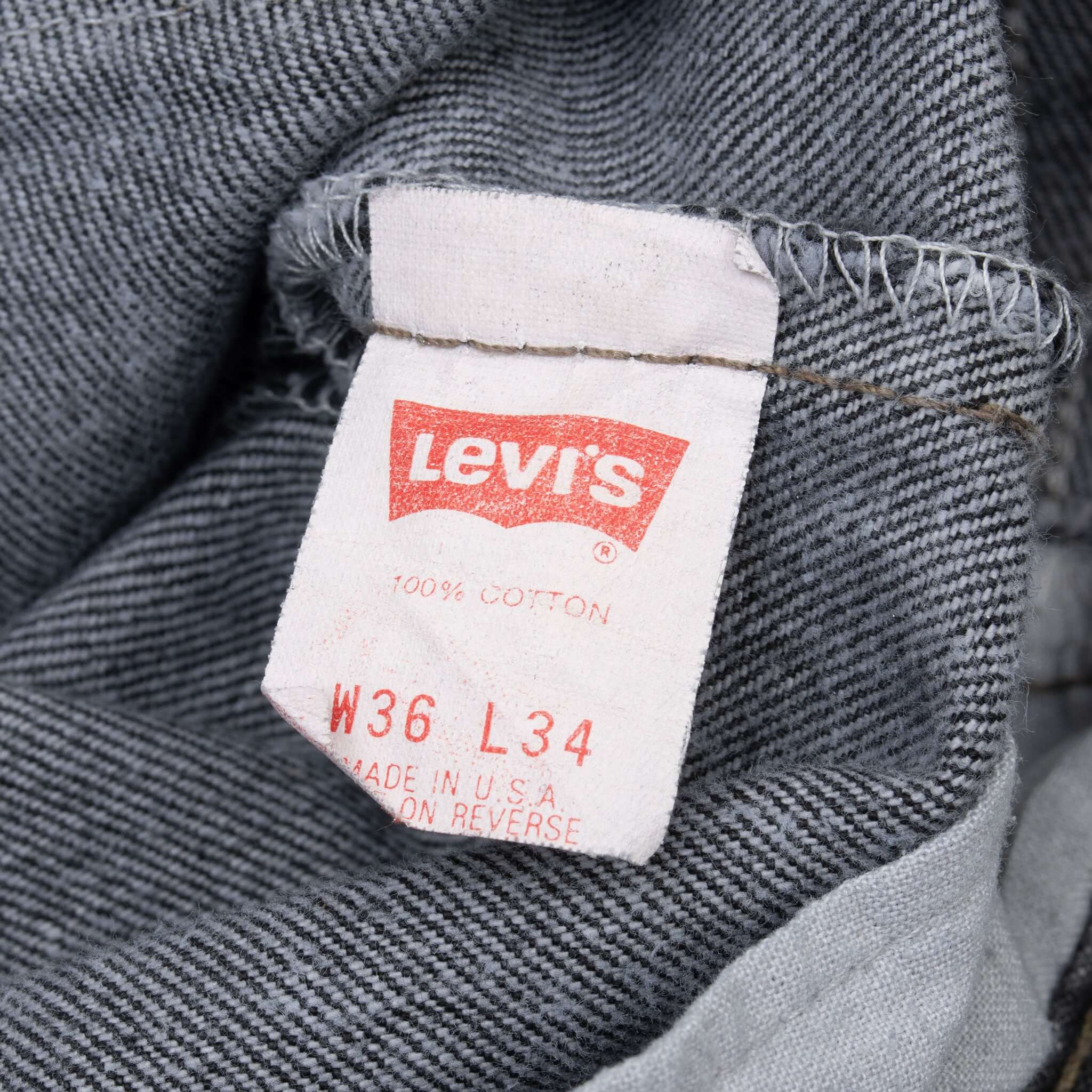Beautiful Vintage Black Levis 501 Jeans Size 35X34 Made in USA

Size on Tag 36X34 Actual Size 35X34

Back Button #501