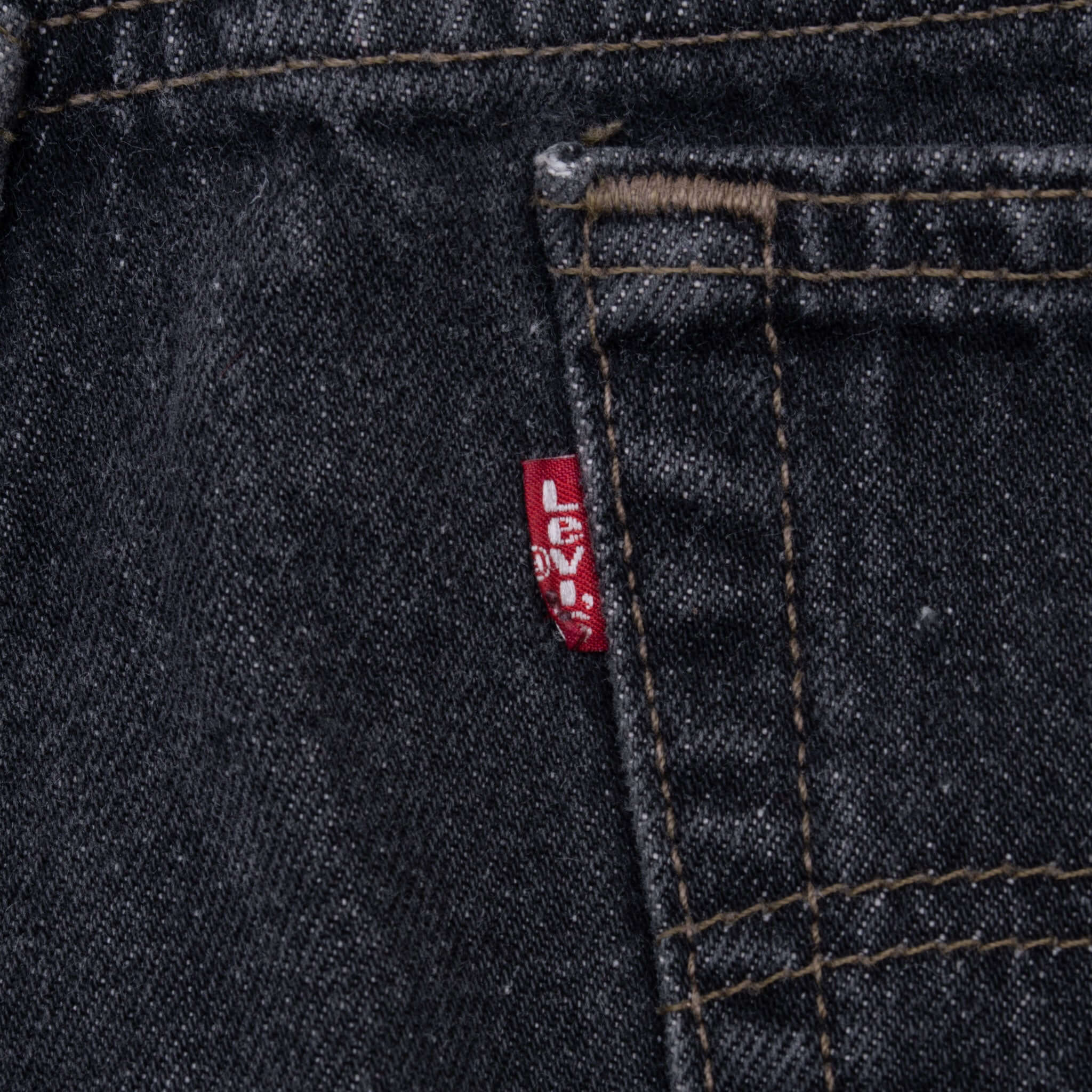 Beautiful Vintage Black Levis 501 Jeans Size 35X34 Made in USA

Size on Tag 36X34 Actual Size 35X34

Back Button #501