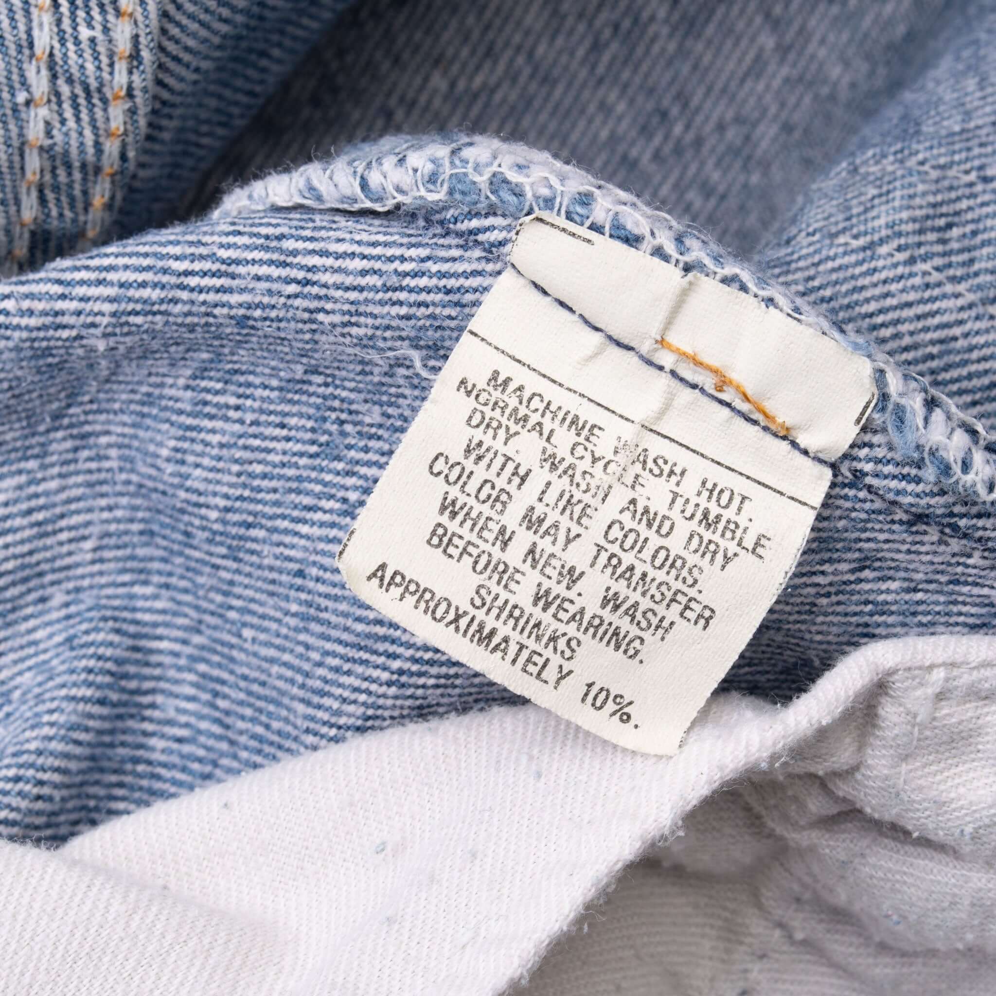 Vintage Levis 501 Indigo Blue Jeans 1980S Size 38X27 Made In Usa With A Medium Light Wash With Some Light Whiskers

Size on Tag 40X30 Actual Size 38X27

Back Button #501