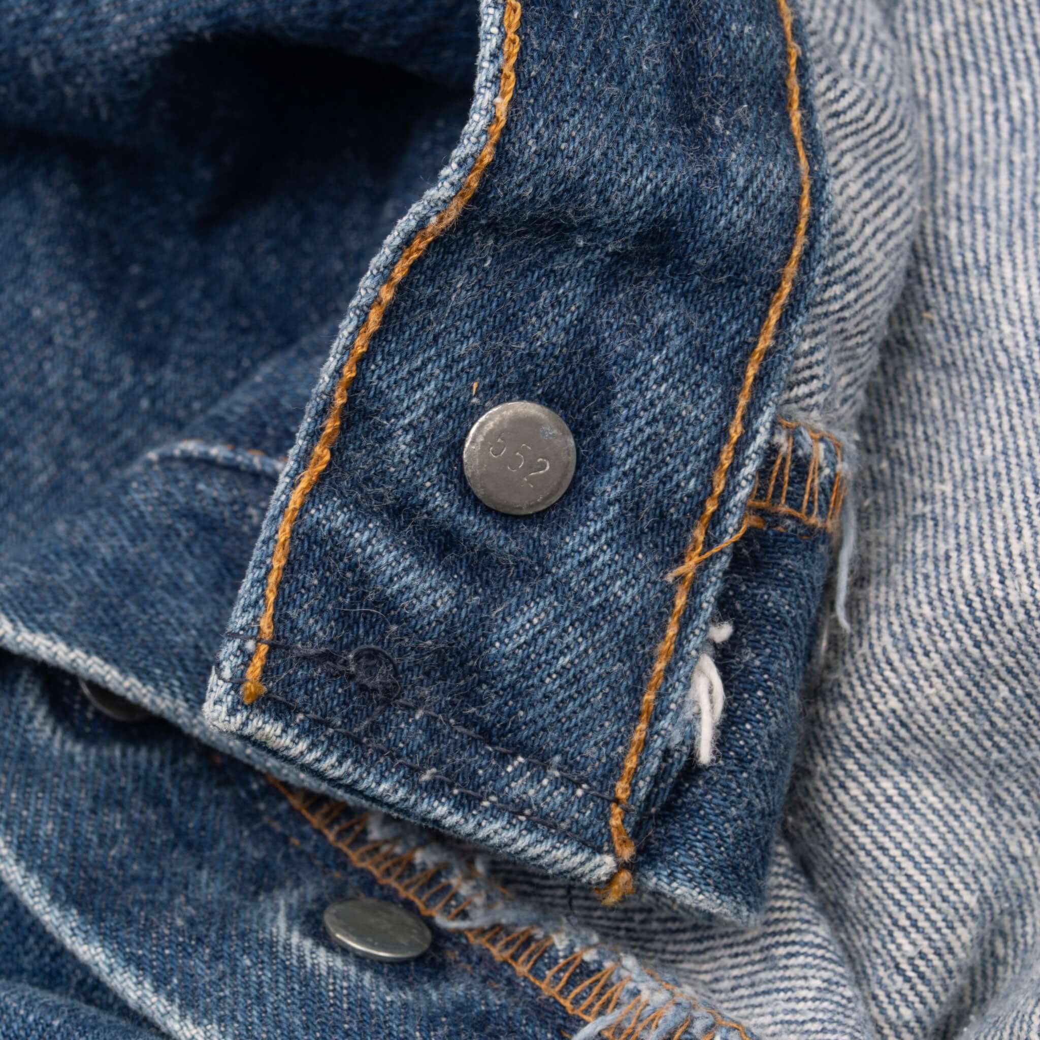 Vintage Levis 501 Indigo Blue Jeans 1980S Size 38X27 Made In Usa With A Medium Wash

Size on Tag 44X32 Actual Size 41X29

Back Button #552