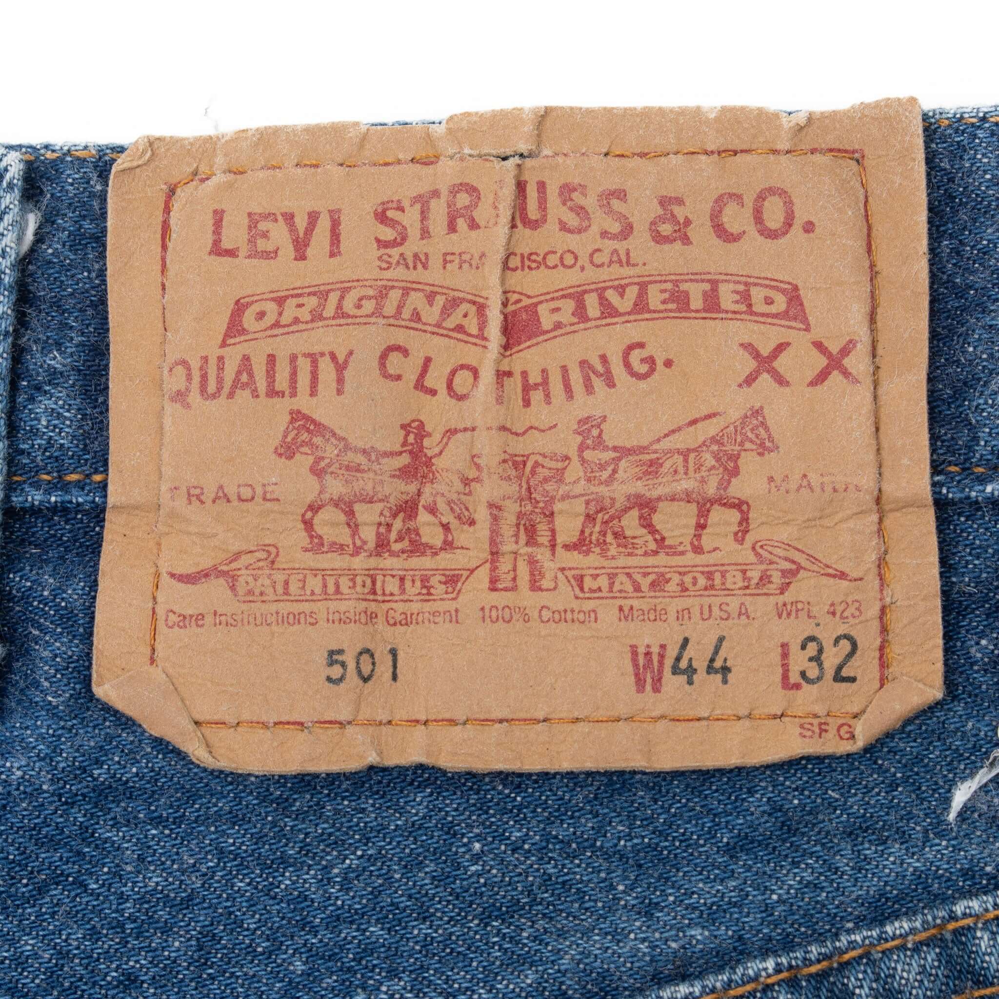Vintage Levis 501 Indigo Blue Jeans 1980S Size 38X27 Made In Usa With A Medium Wash

Size on Tag 44X32 Actual Size 41X29

Back Button #552