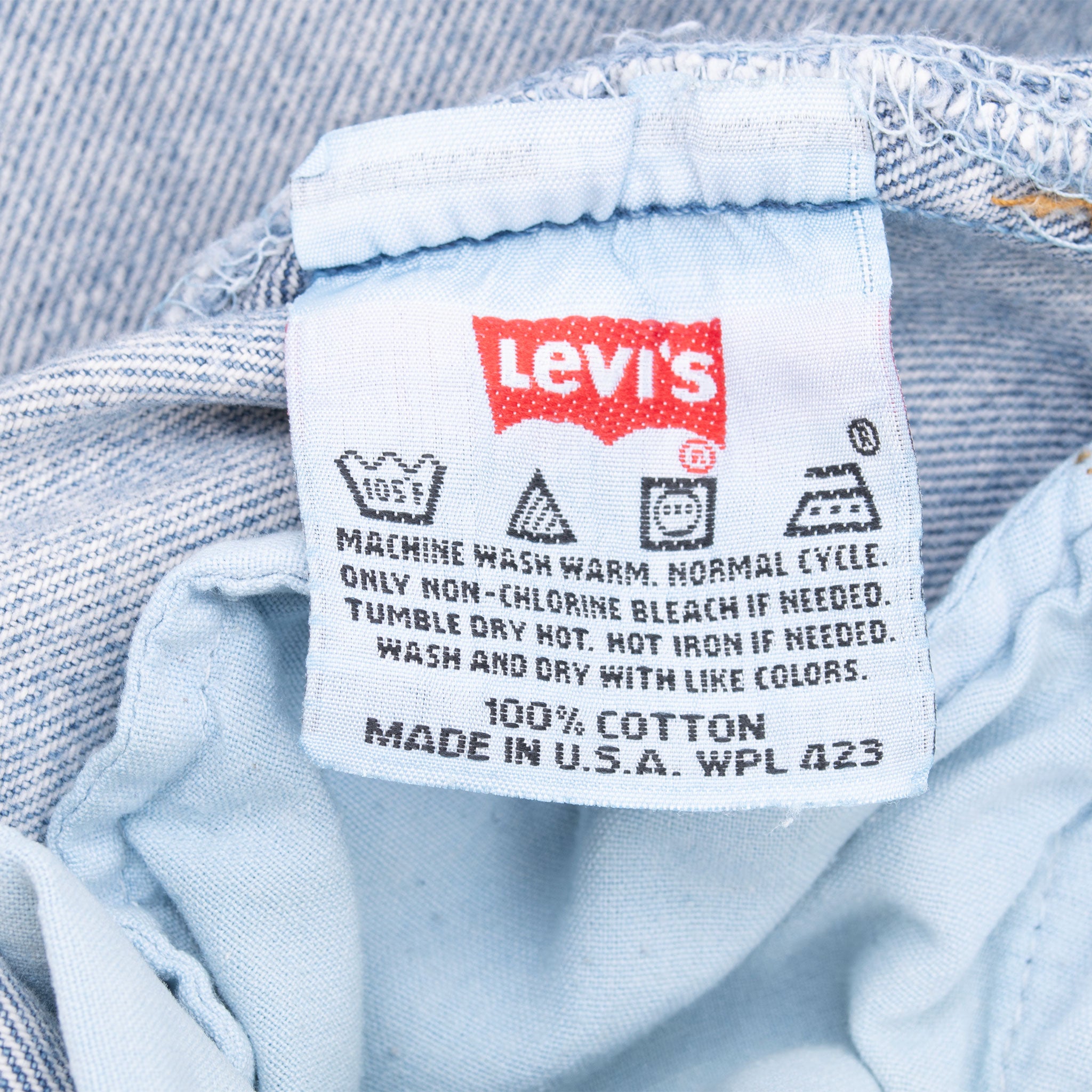 Vintage Levis 501 Indigo Blue Jeans 1990S Size 40X29 Made In USA With A Beautiful Light Wash And Some Light Whiskers

Size on Tag 40X30 Actual size 39X30

Back Button #553