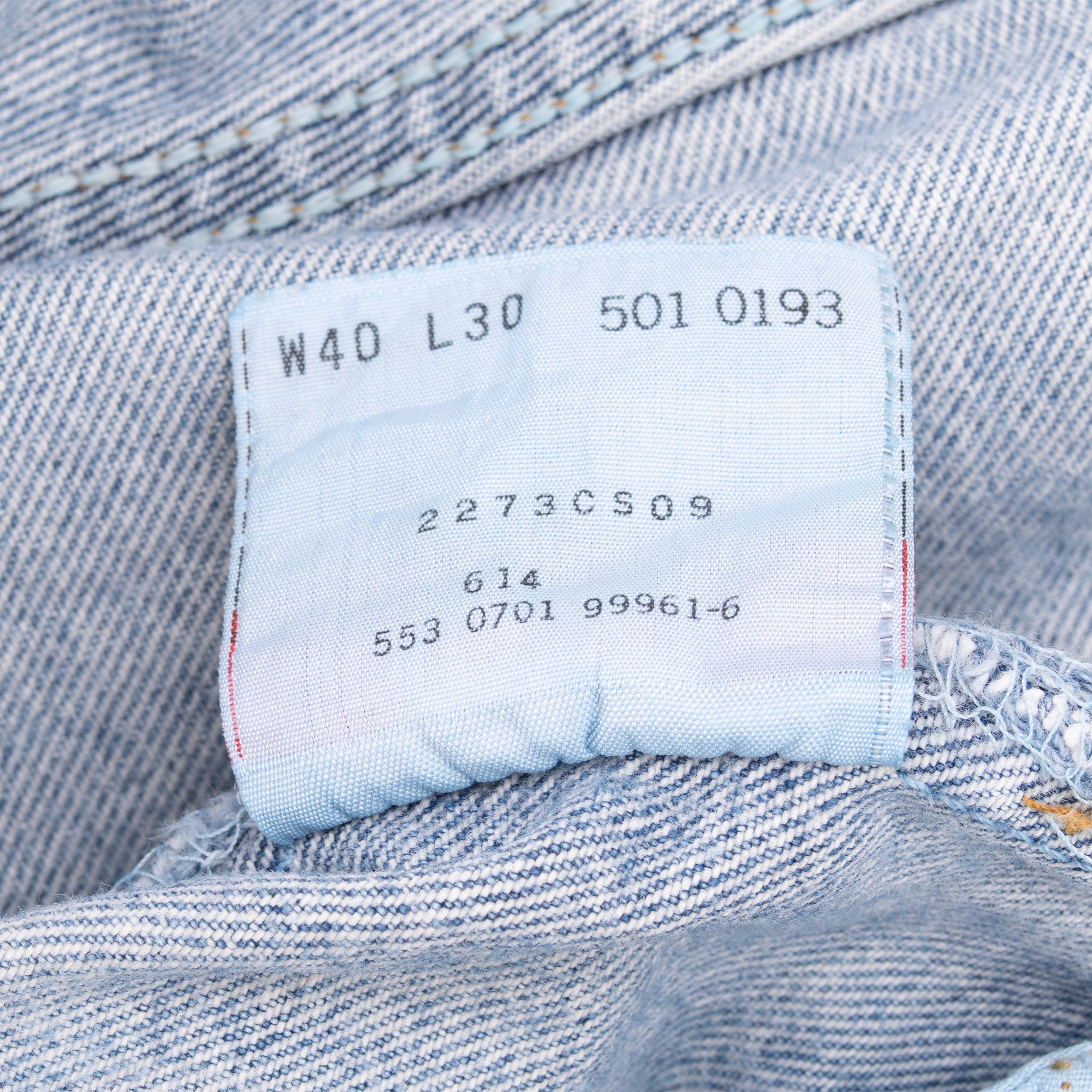 Vintage Levis 501 Indigo Blue Jeans 1990S Size 40X29 Made In USA With A Beautiful Light Wash And Some Light Whiskers

Size on Tag 40X30 Actual size 39X30

Back Button #553