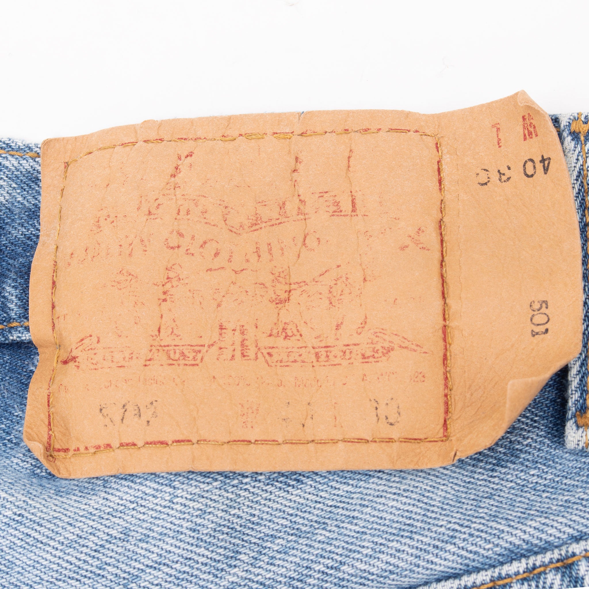 Vintage Levis 501 Indigo Blue Jeans 1990S Size 40X29 Made In USA With A Beautiful Light Wash And Some Light Whiskers

Size on Tag 40X30 Actual size 39X30

Back Button #553