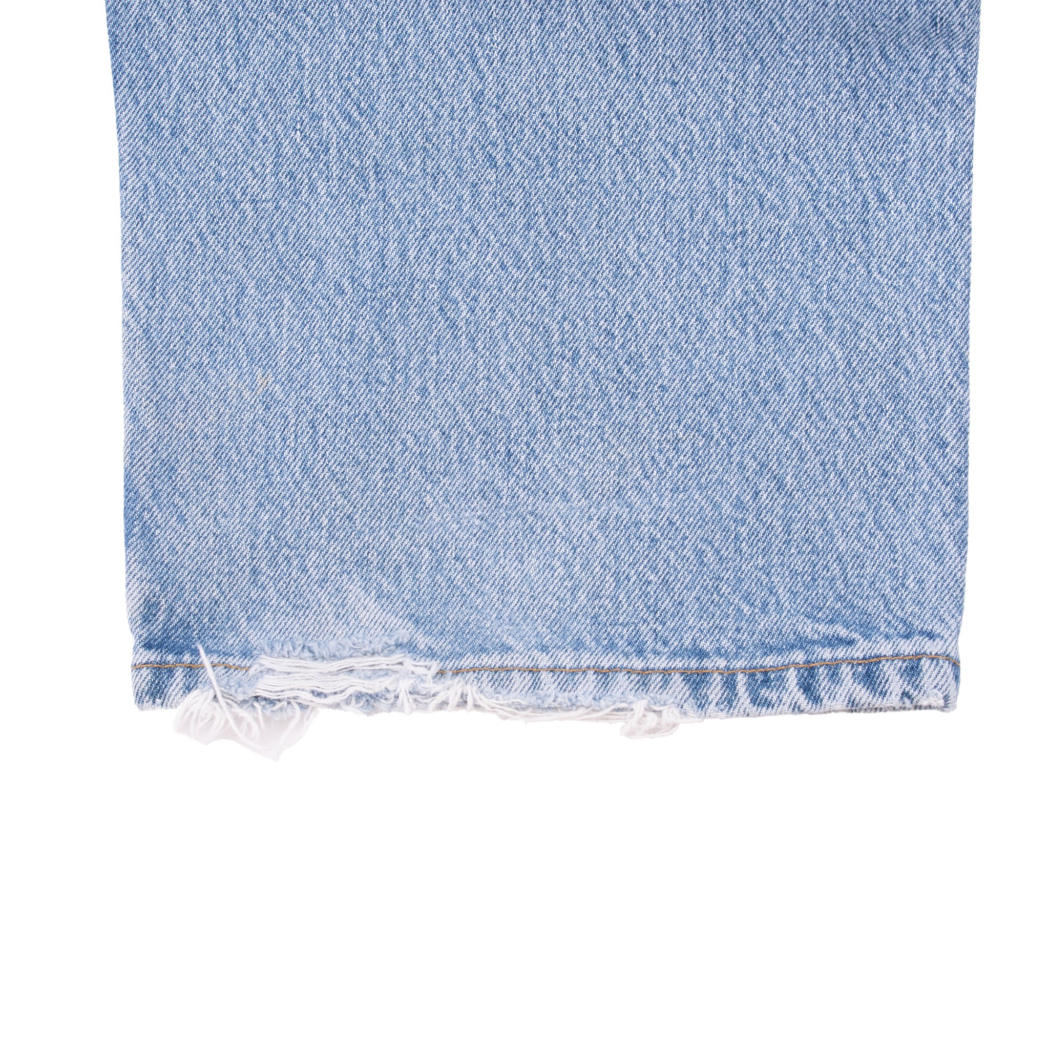 Vintage Levis 501 Indigo Blue Jeans 1990S Size 40X29 Made In USA With A Beautiful Light Wash And Some Light Whiskers

Size on Tag 40X30 Actual size 39X30

Back Button #553