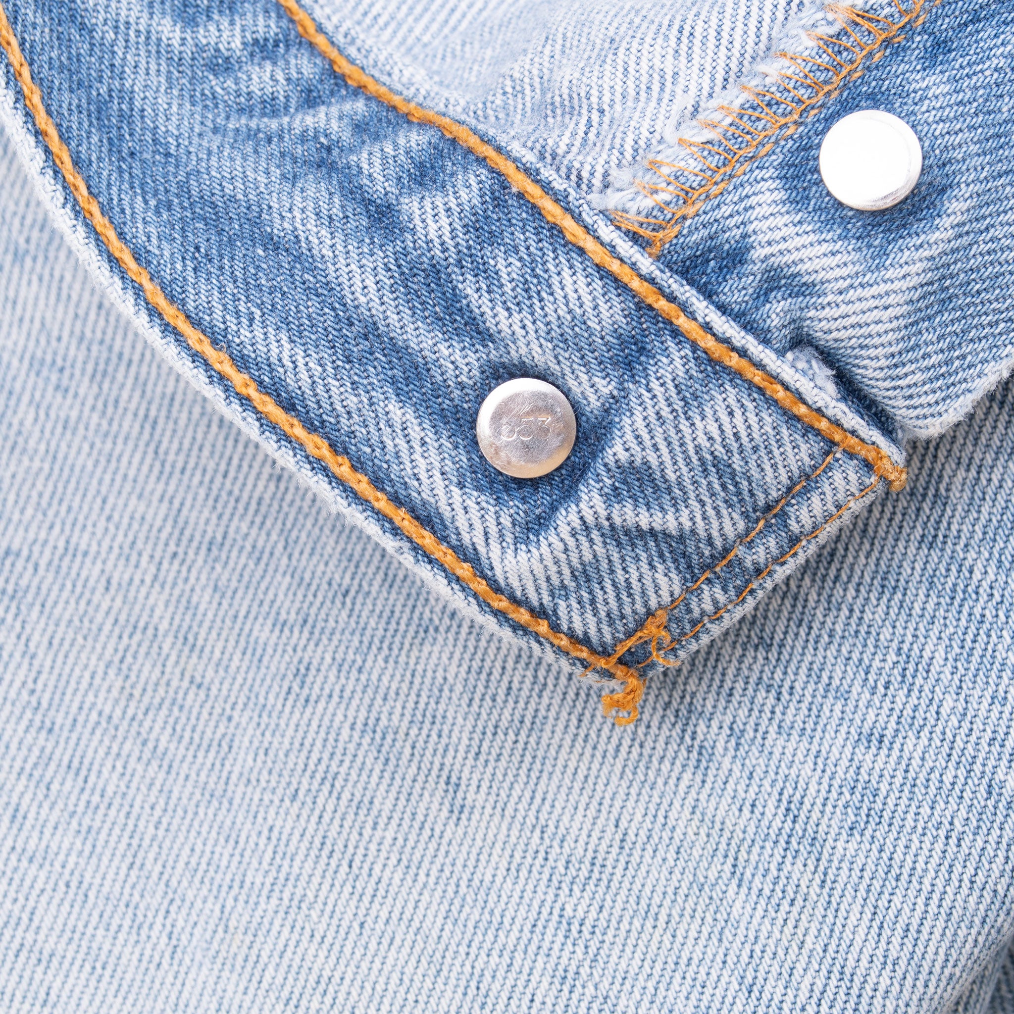 Vintage Levis 501 Indigo Blue Jeans 1990S Size 39X27 Made In USA With A Beautiful Light Wash And Some Light Whiskers

Size on Tag 42X30 Actual size 39X27

Back Button #553