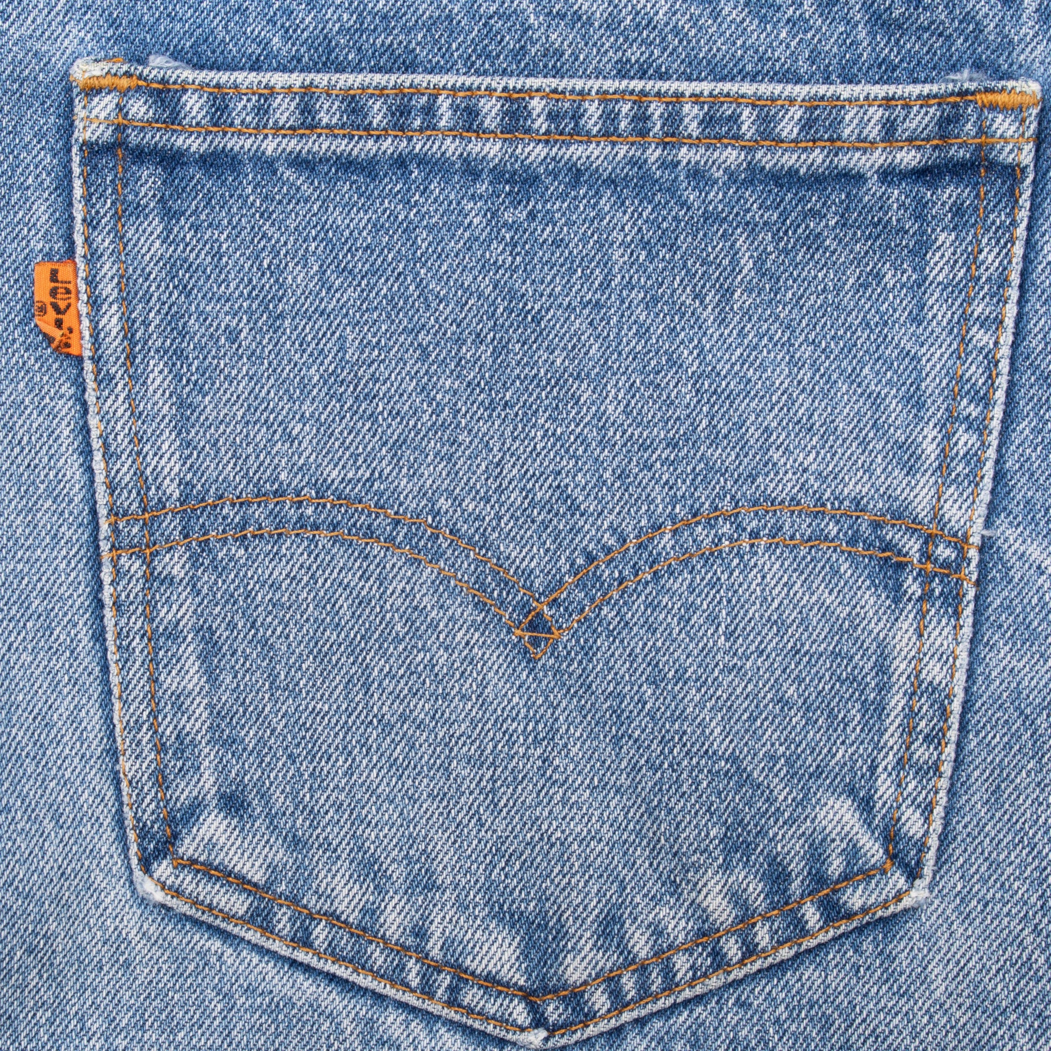Vintage Levis 517 Bootcut Orange Tab Indigo Jeans 1980S Size 39X29 Made In Usa

Size On Tag 40X34 Actual Size 39X29&nbsp;

Back Button #549

Not Original Hem