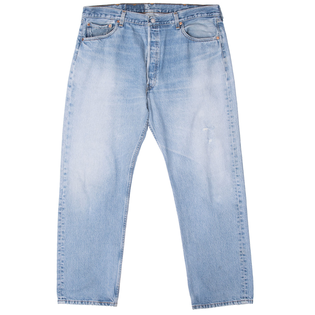 Vintage Levis 501 Indigo Blue Jeans 1990S Size 40X29 Made In USA With A Beautiful Light Wash And Some Light Whiskers

Size on Tag 40X30 Actual size 39X30

Back Button #553