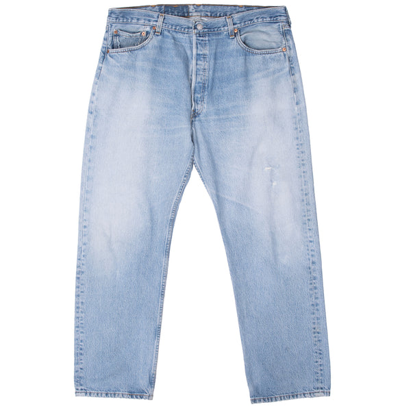 Vintage Levis 501 Indigo Blue Jeans 1990S Size 40X29 Made In USA With A Beautiful Light Wash And Some Light Whiskers

Size on Tag 40X30 Actual size 39X30

Back Button #553