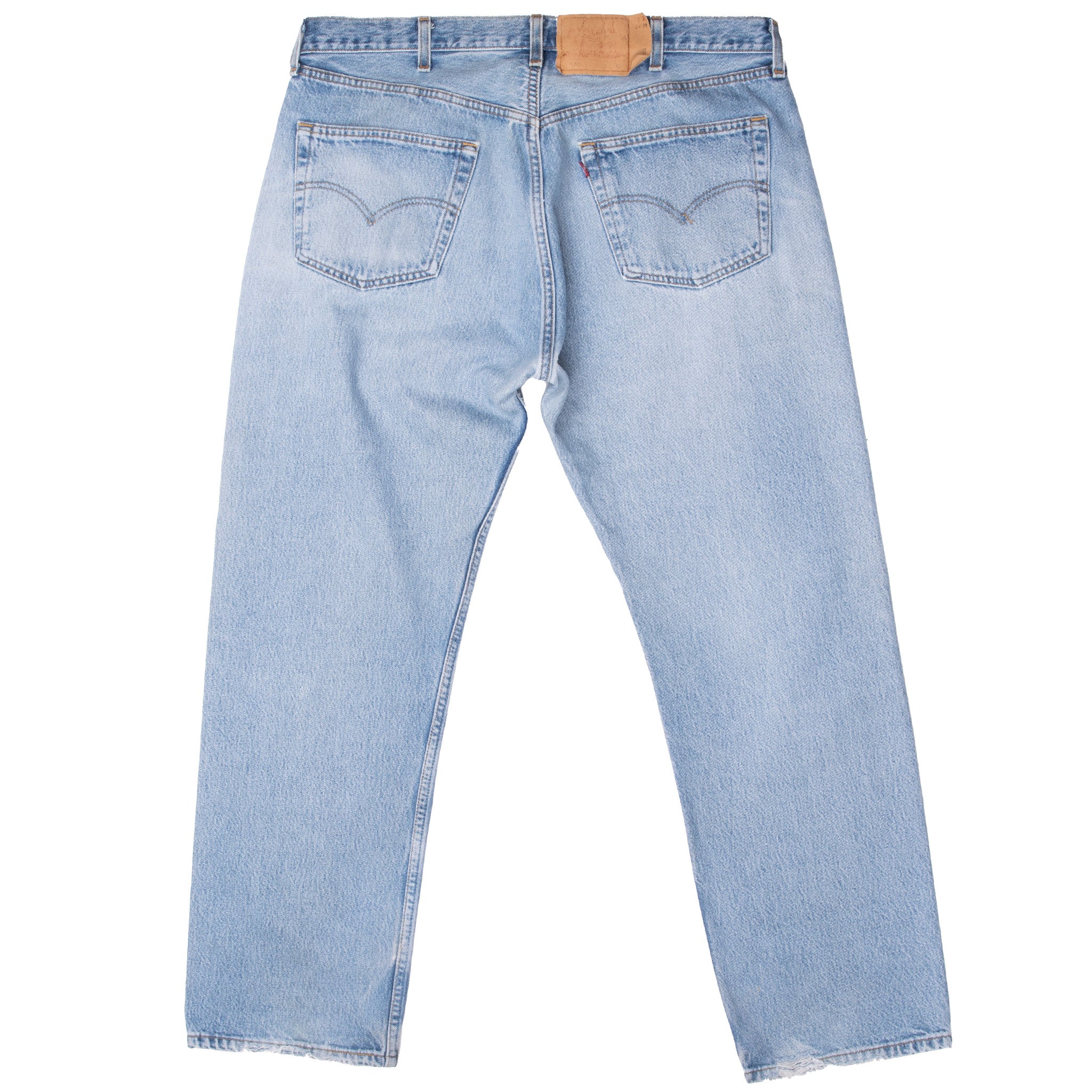 Vintage Levis 501 Indigo Blue Jeans 1990S Size 40X29 Made In USA With A Beautiful Light Wash And Some Light Whiskers

Size on Tag 40X30 Actual size 39X30

Back Button #553