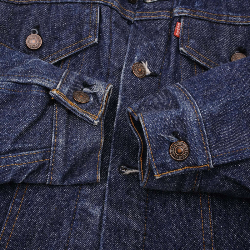 Beautiful Vintage Vintage Levis Type 3 Blanket Lined Jacket Single Stitch With a Dark Wash 2 Pockets 1970S Size 34 Made In USA 