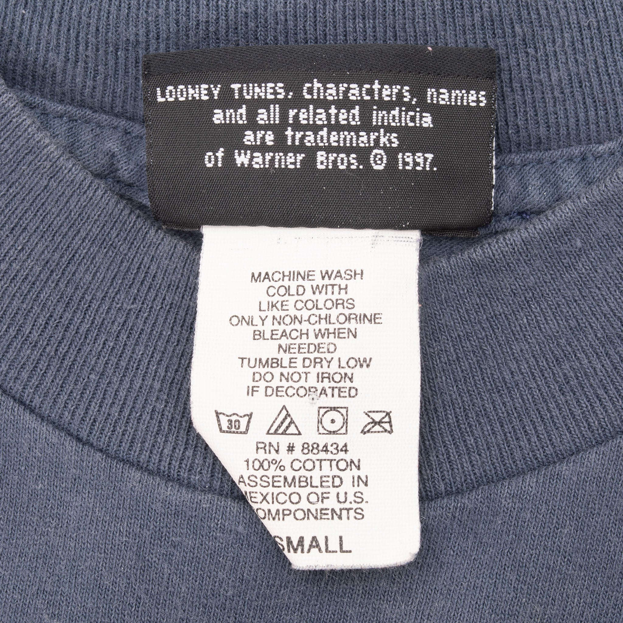 Vintage Looney Tunes Taz Shark Surfing 1997 Tee Shirt Size Small Youth