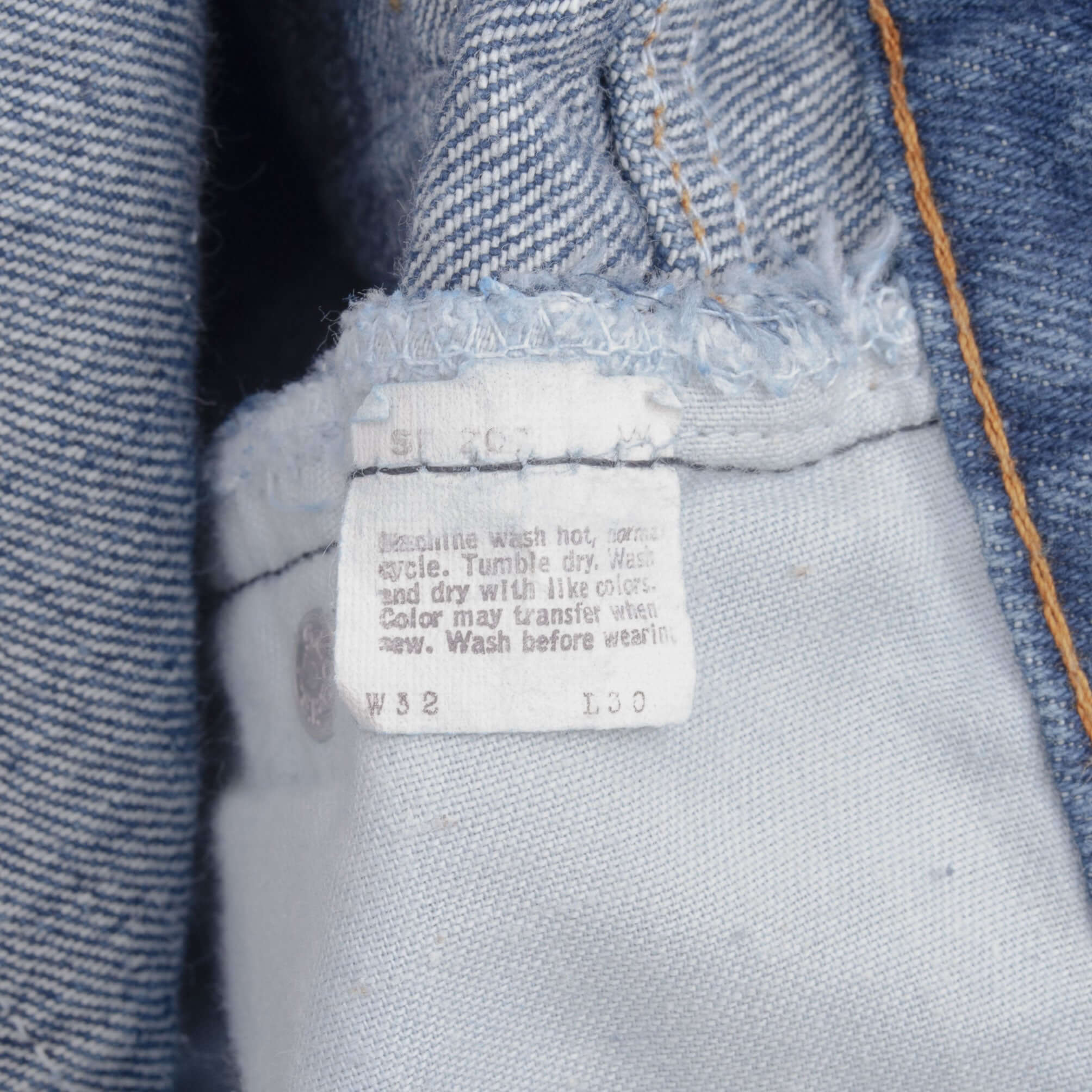 Beautiful Indigo Levis 505 Jeans Made in USA with a medium blue wash.  Size on Tag 32X30  Back Button #552