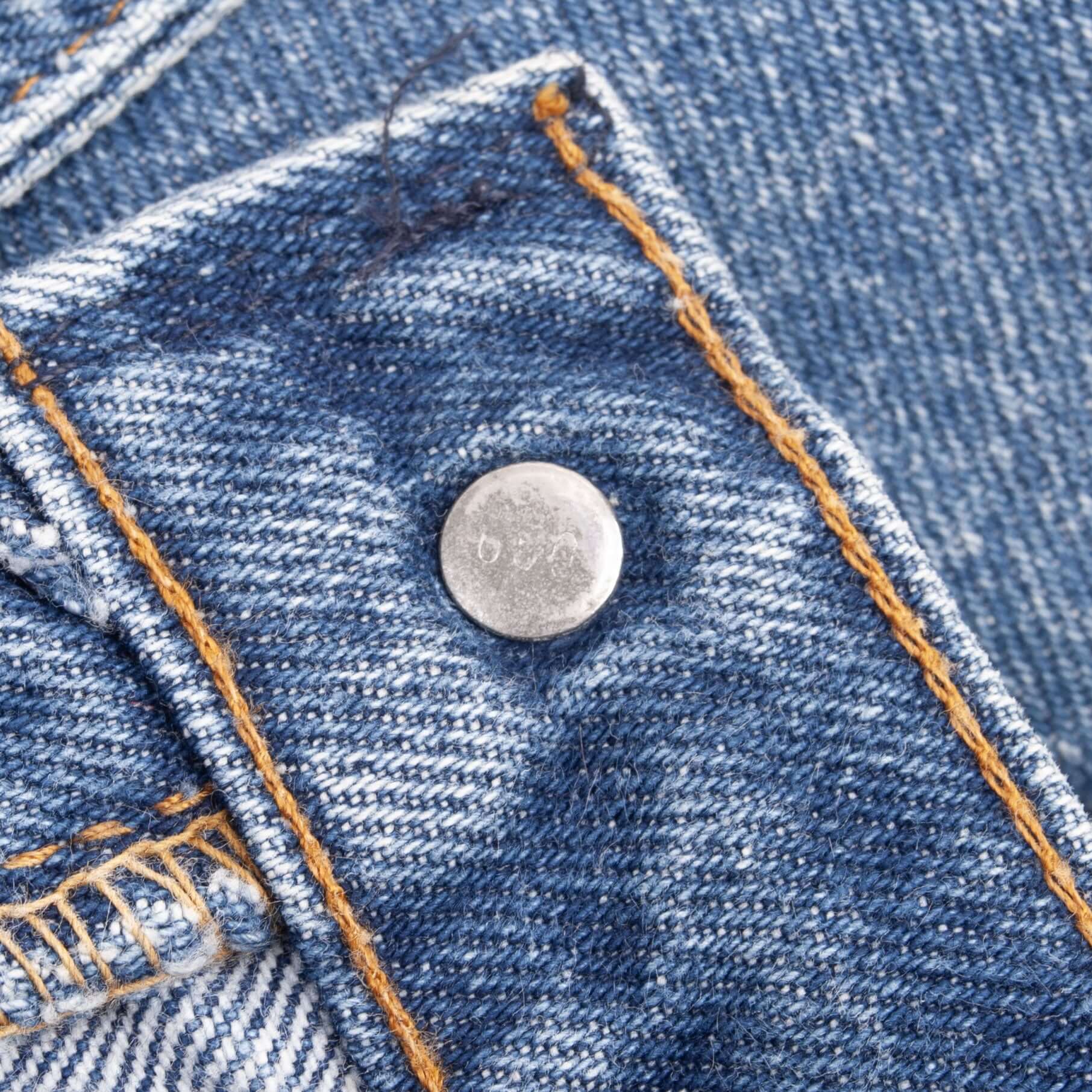 Beautiful Indigo Levis 505 Jeans Made in USA with a medium light blue wash.  Size on Tag 31X34  Back Button #650