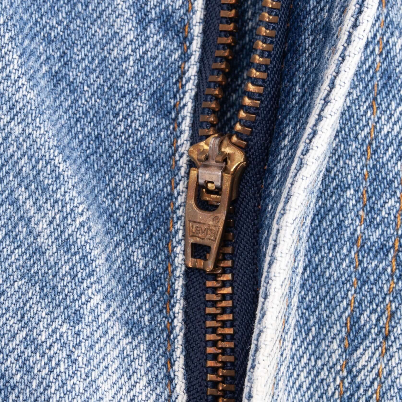 Beautiful Indigo Levis 505 Jeans Made in USA with a light blue wash. Size on Tag 32X33 Actual Size 32X31  Back Button #552