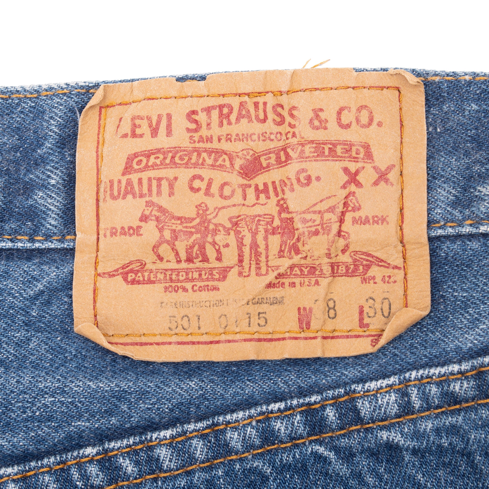 Vintage Levis 501 Indigo Blue Jeans 1980S Size 36X29 Made In Usa With A Medium Wash

Size on Tag is 38X30 Actual Size Is 36X29

Back button #520

Not Original Hem