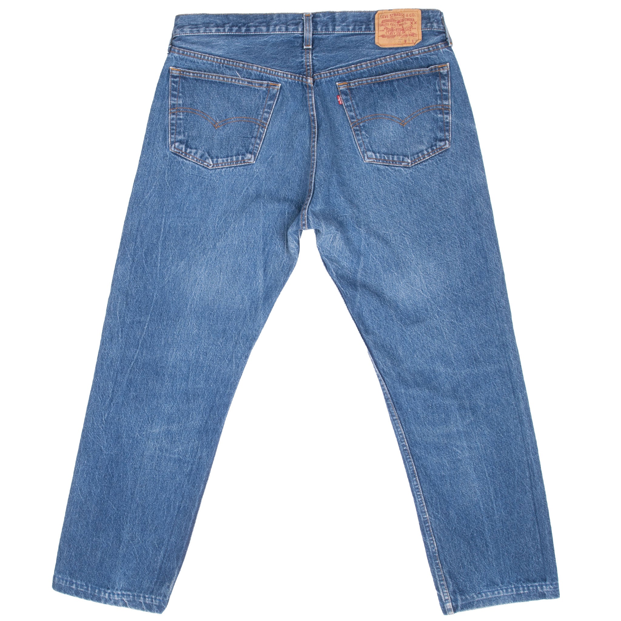 Vintage Levis 501 Indigo Blue Jeans 1980S Size 36X29 Made In Usa With A Medium Wash

Size on Tag is 38X30 Actual Size Is 36X29

Back button #520

Not Original Hem