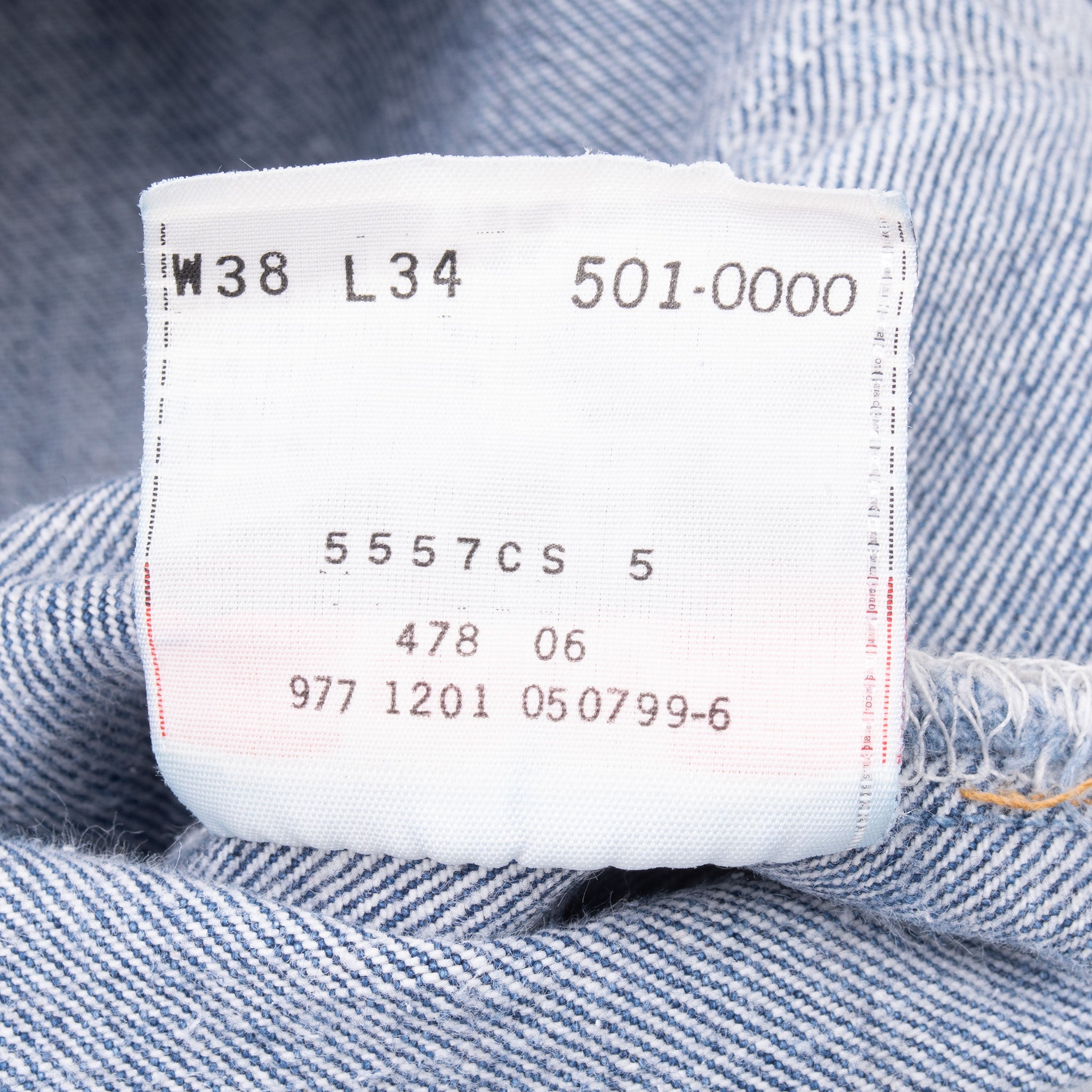 Vintage Levis 501 Indigo Blue Jeans 1990S Size 36X31 With A Medium Wash

Size on Tag is 38X34 Actual Size Is 36X31

Back button #977