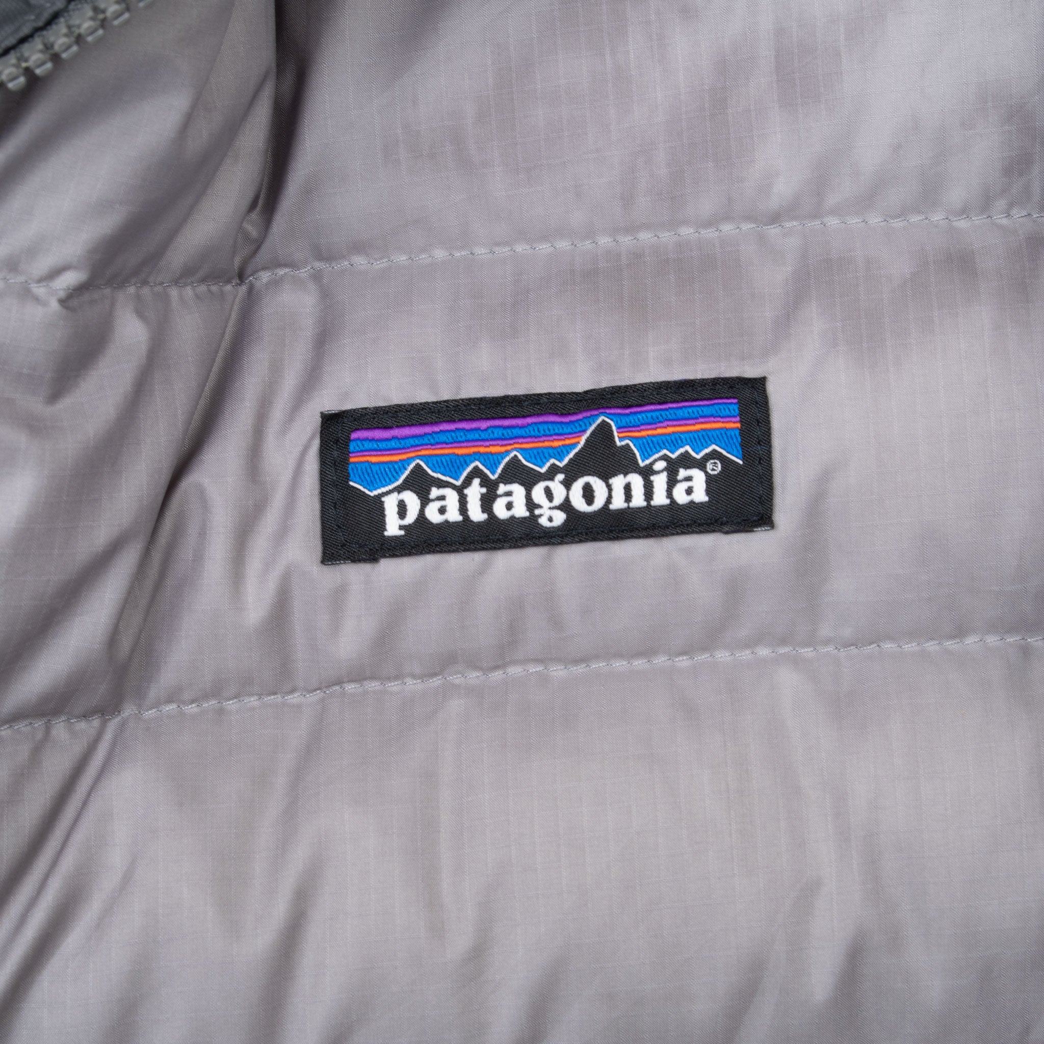 Vintage Patagonia Down Sweater Grey Puffer Jacket 2000S Size XL

RN51884

STY84674