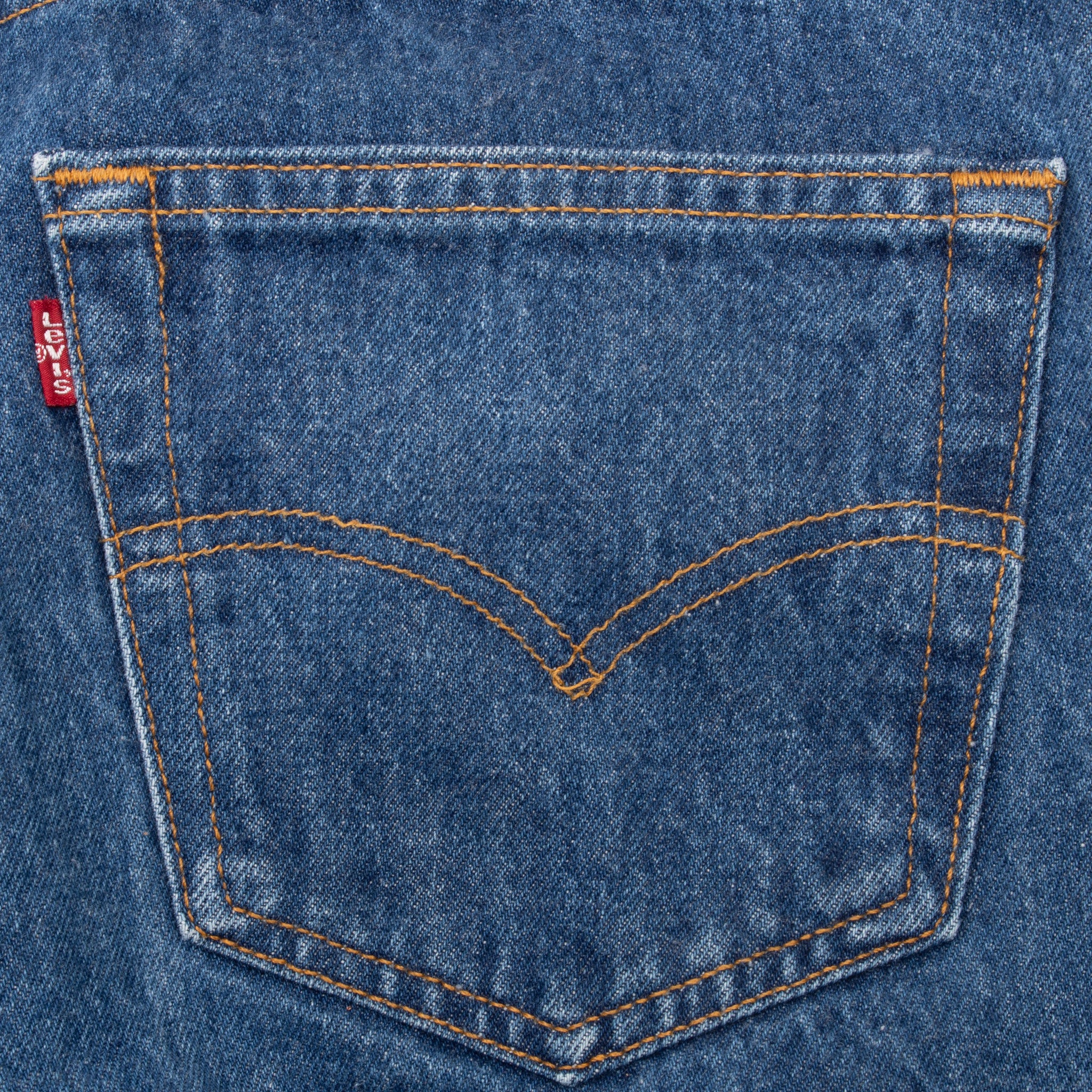 Vintage Preshrunk Levis 501 Indigo Jeans 1990S Size 34X30 Made In Usa With a beautiful Medium Wash

Size on Tag 36X32 Actual size 34X30

Back Button #524M