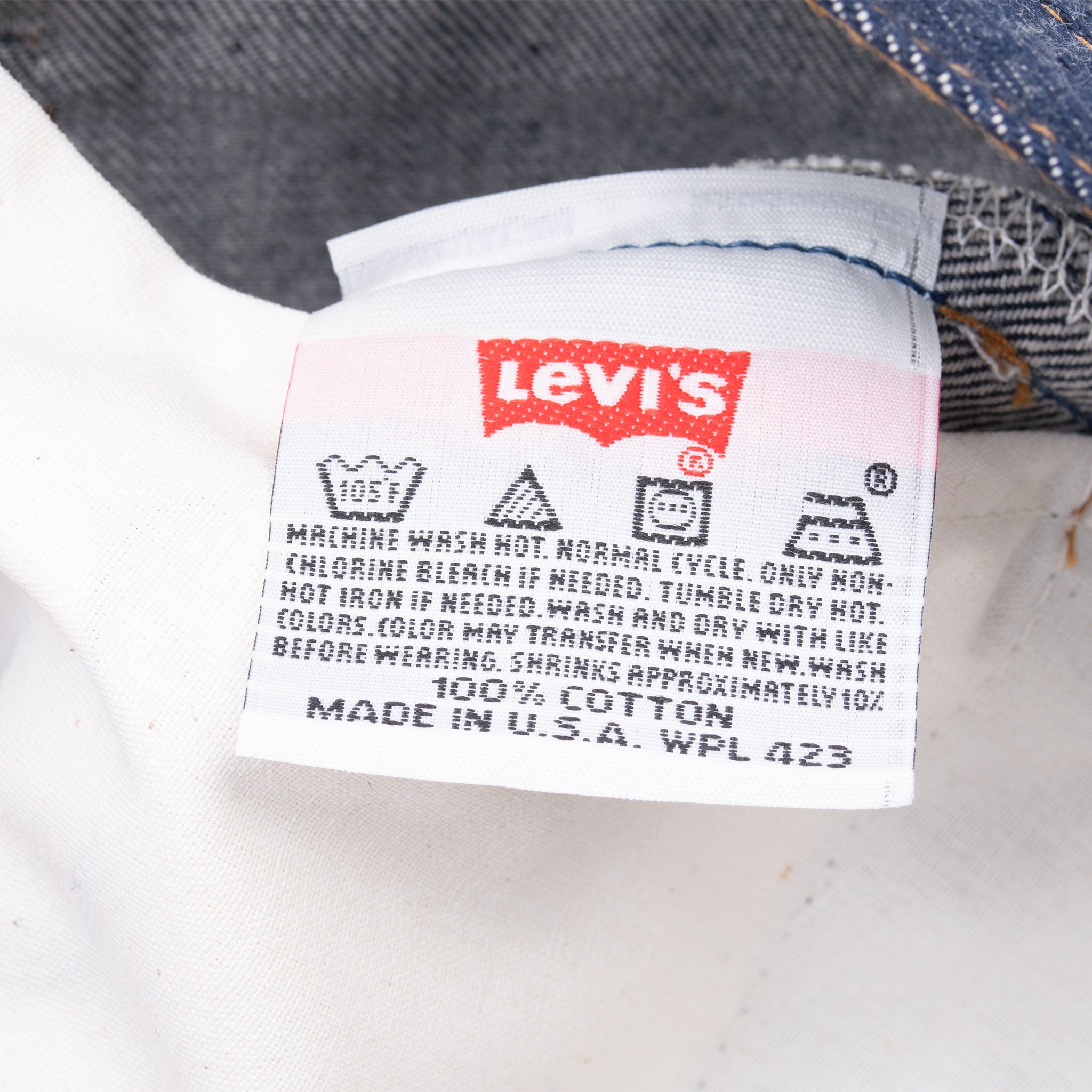 Beautiful Vintage Levis 501 Shrink to Fit Indigo Dark Wash Jeans 1980S Size 34X32 Made In Usa Deadstock With Tags

Size on Tag 34X32

Actual Size 34X32

Back Button #544