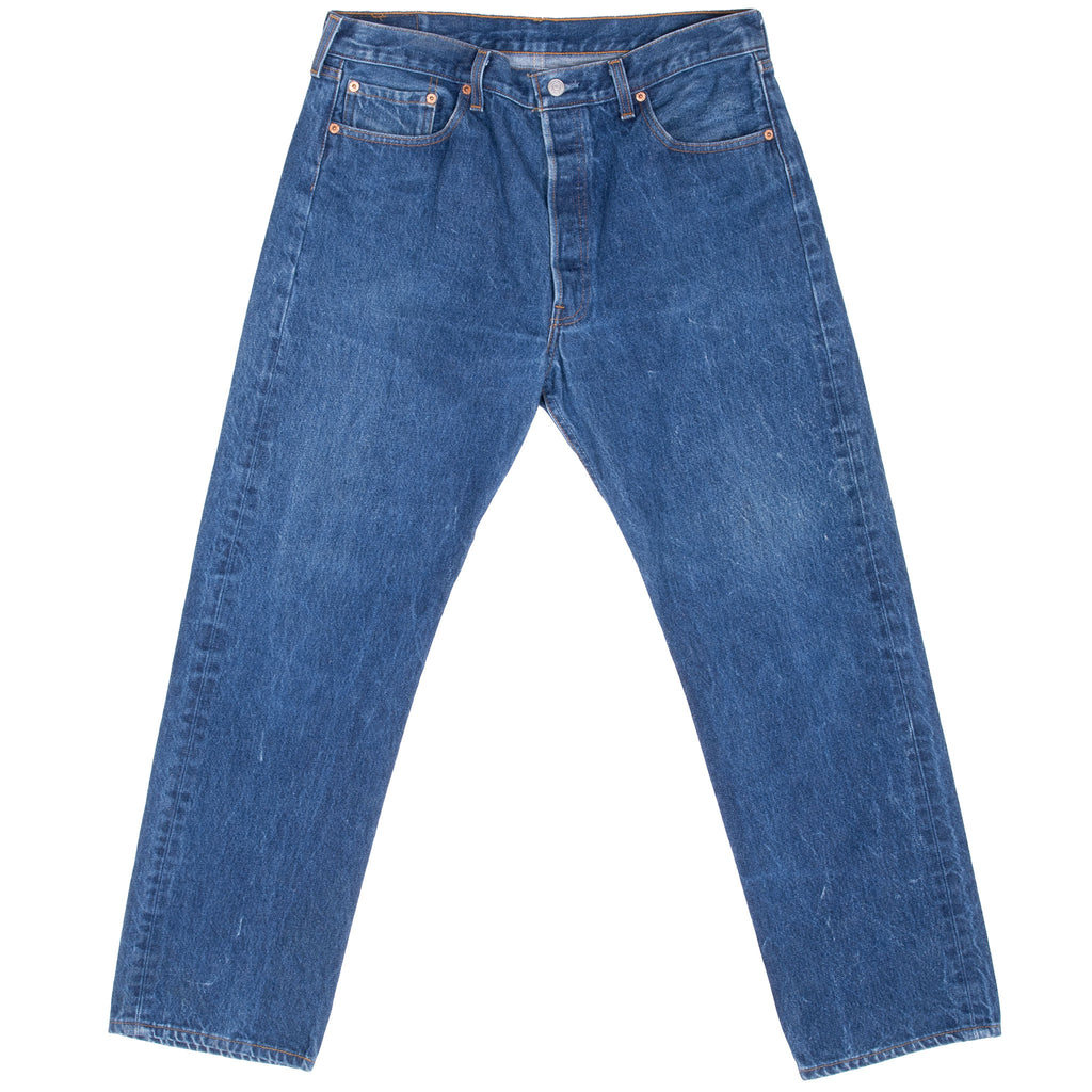 Vintage Preshrunk Levis 501 Indigo Jeans 1990S Size 34X30 Made In Usa With a beautiful Medium Wash

Size on Tag 36X32 Actual size 34X30

Back Button #524M