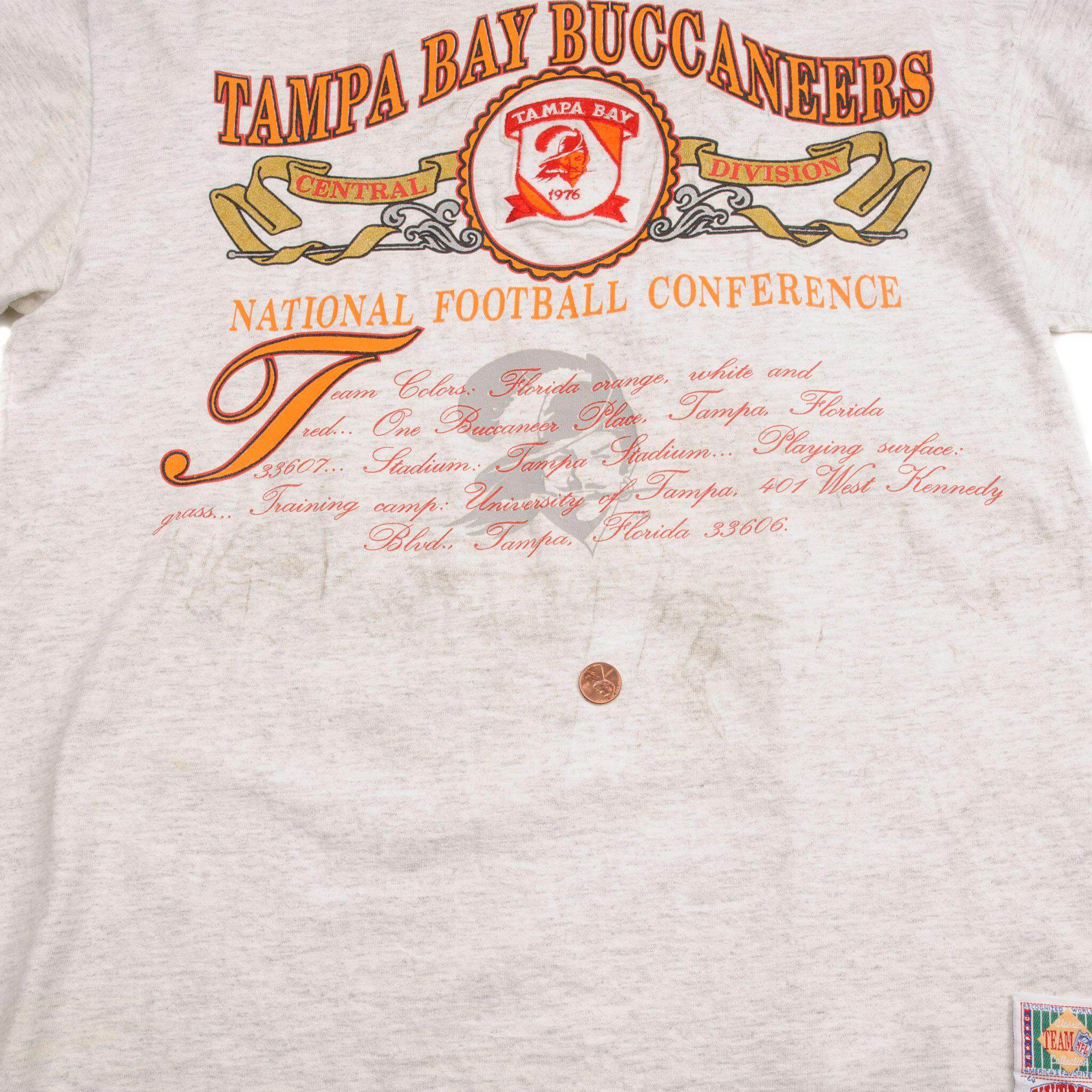 VINTAGE NFL TAMPA BAY BUCCANEERS TEE SHIRT SIZE LARGE MADE IN USA