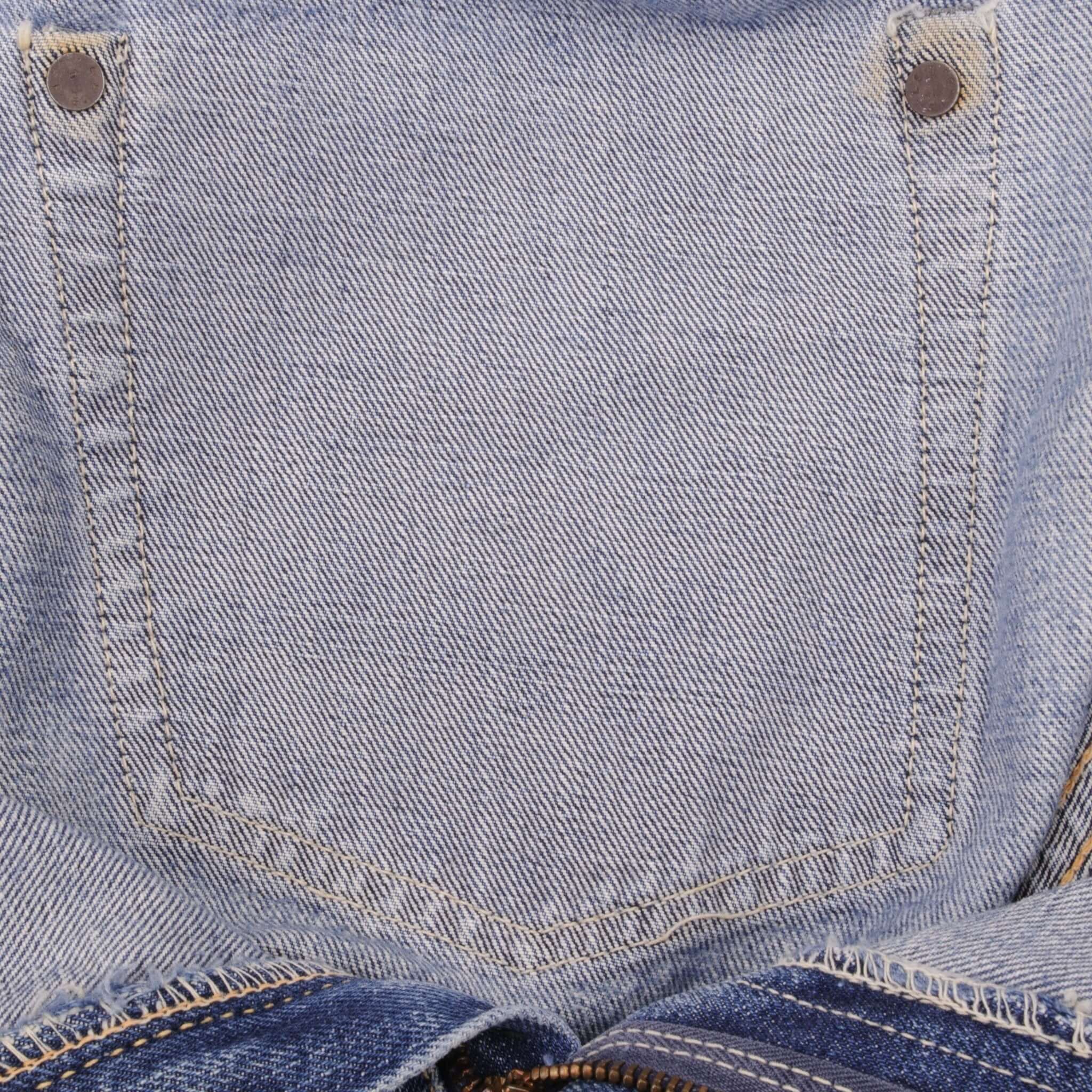 Beautiful Indigo Levis 501 Jeans With Single Stitch, Rivet XX and Selvedge Made in USA with Medium Blue Wash.  Size 32x29  Zip: Gripper Zipper