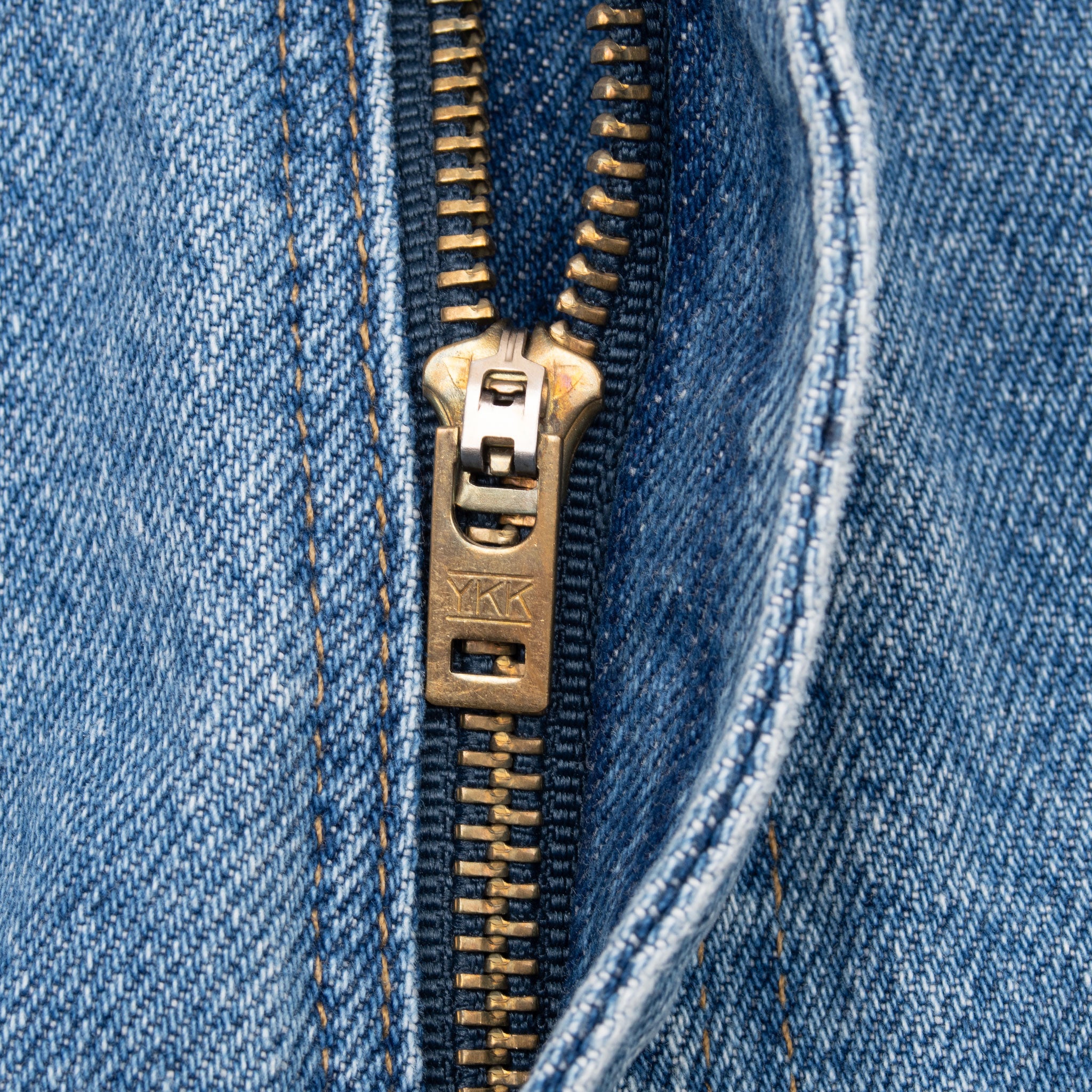 VINTAGE CARHARTT DENIM BLUE CARPENTER SHORTS B29STW 2011 SIZE 34 DEADSTOCK