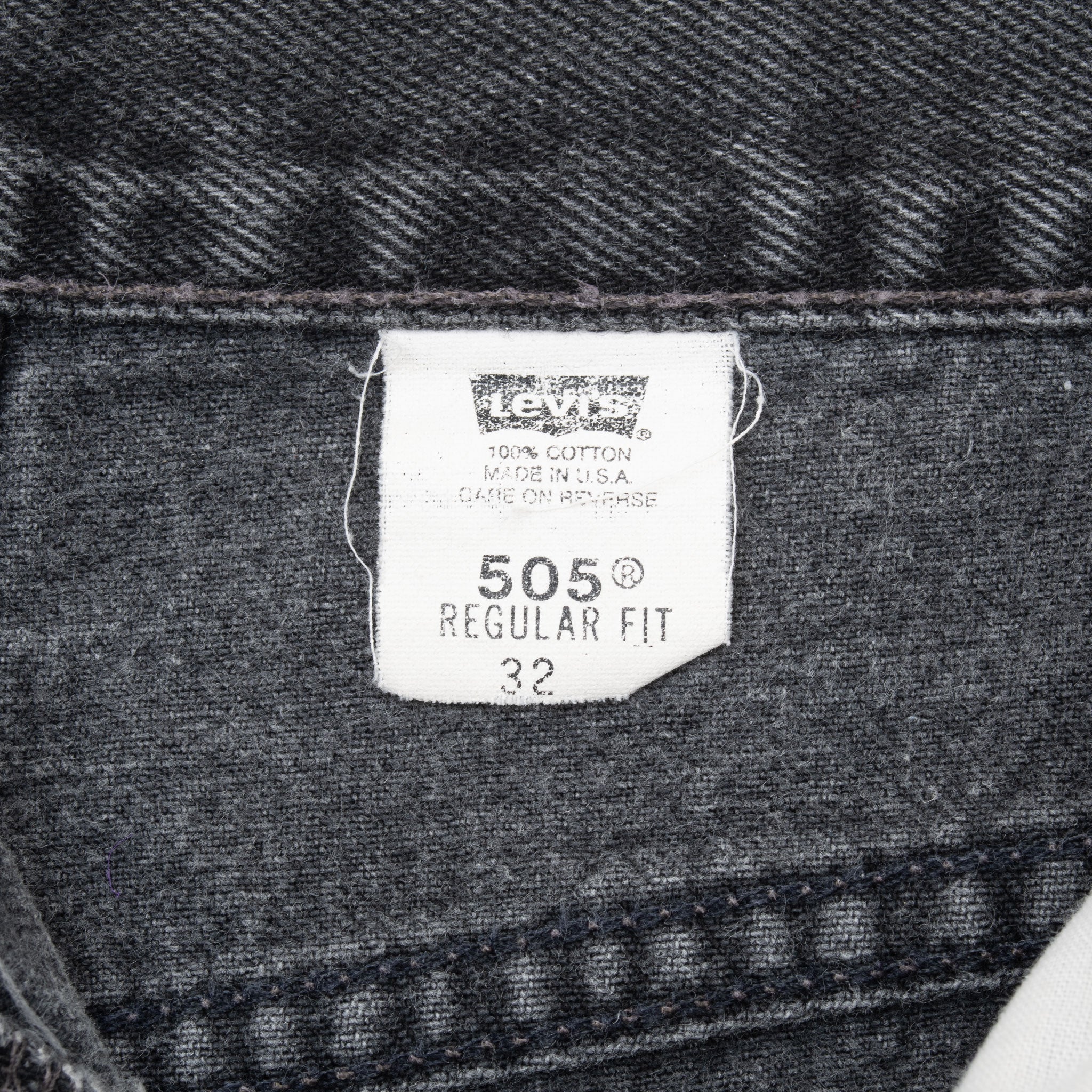 Vintage Levis 505 Black Shorts Jeans 1980S Size W31 Made In Usa

Size on tag 32 Actual Size 31

Back Button #554