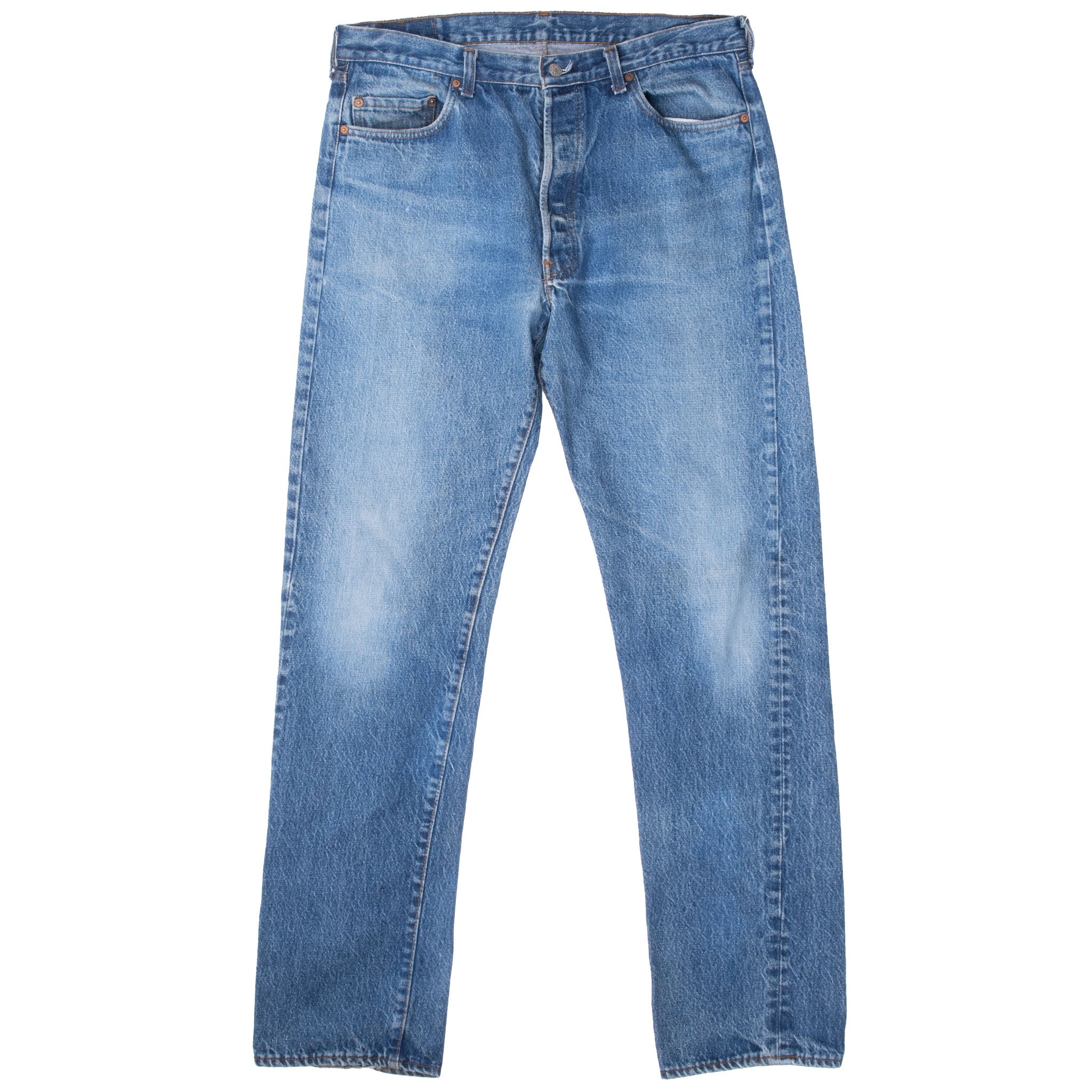 Vintage Levis 501 Indigo Blue Jeans 1980S Size 35X34 Made In Usa With A Medium Light Wash With Some Light Whiskers

Size on Tag 38X38 Actual Size 35X34

Back Button #524