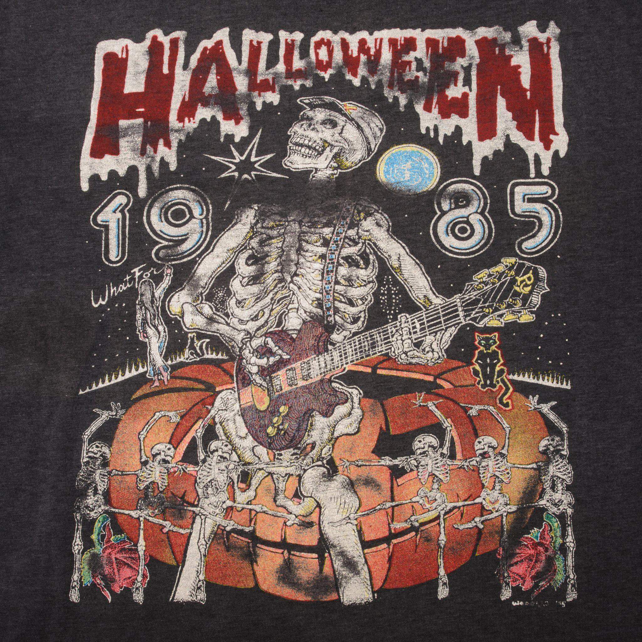 Vintage Halloween Hanes Tee Shirt 1985 Size Large Made In USA With Single Stitch Sleeves.