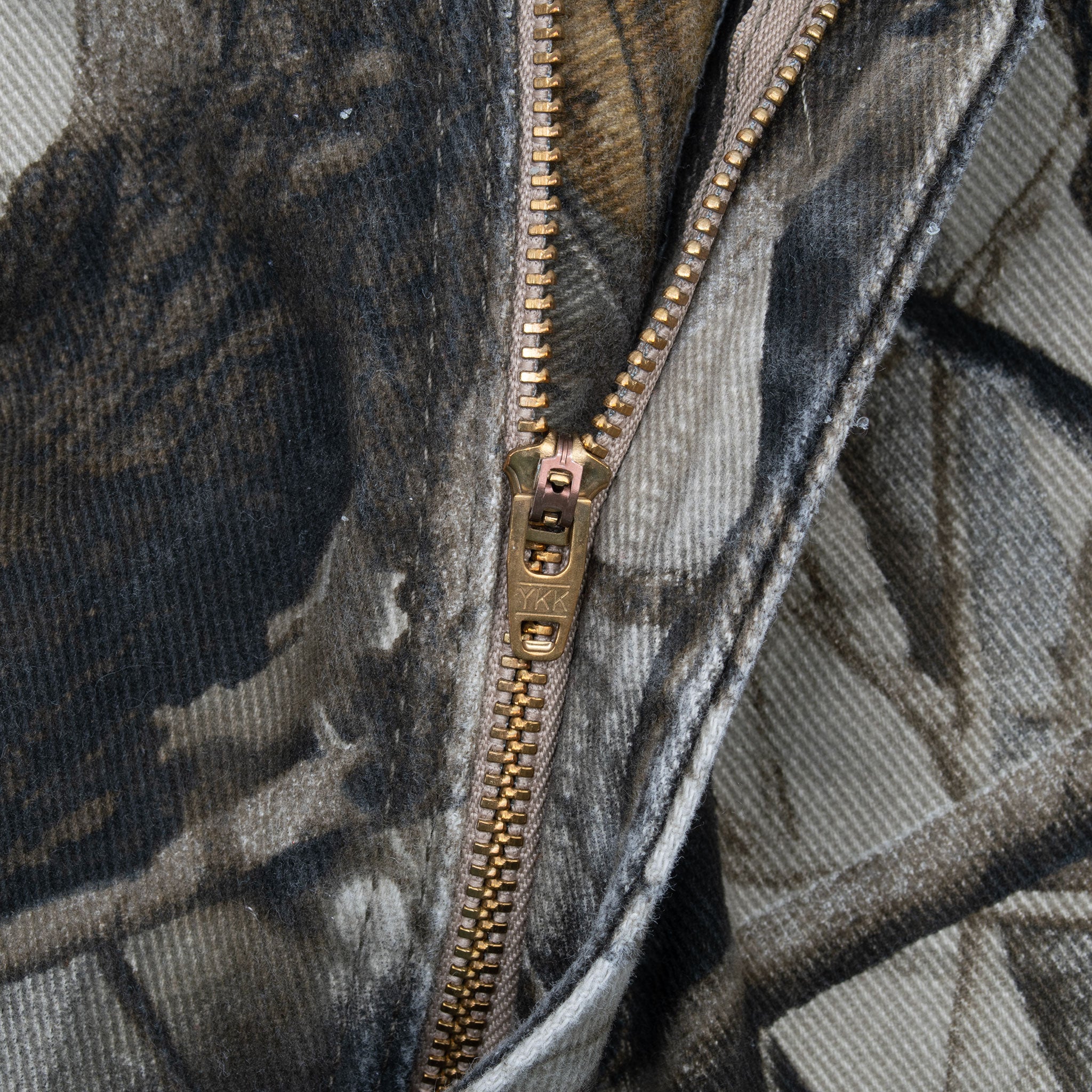 Vintage Wrangler Realtree Hardwoods Hunting Camo Pants Size 36X31

Size on Tag 38X32 actual size is 36X31